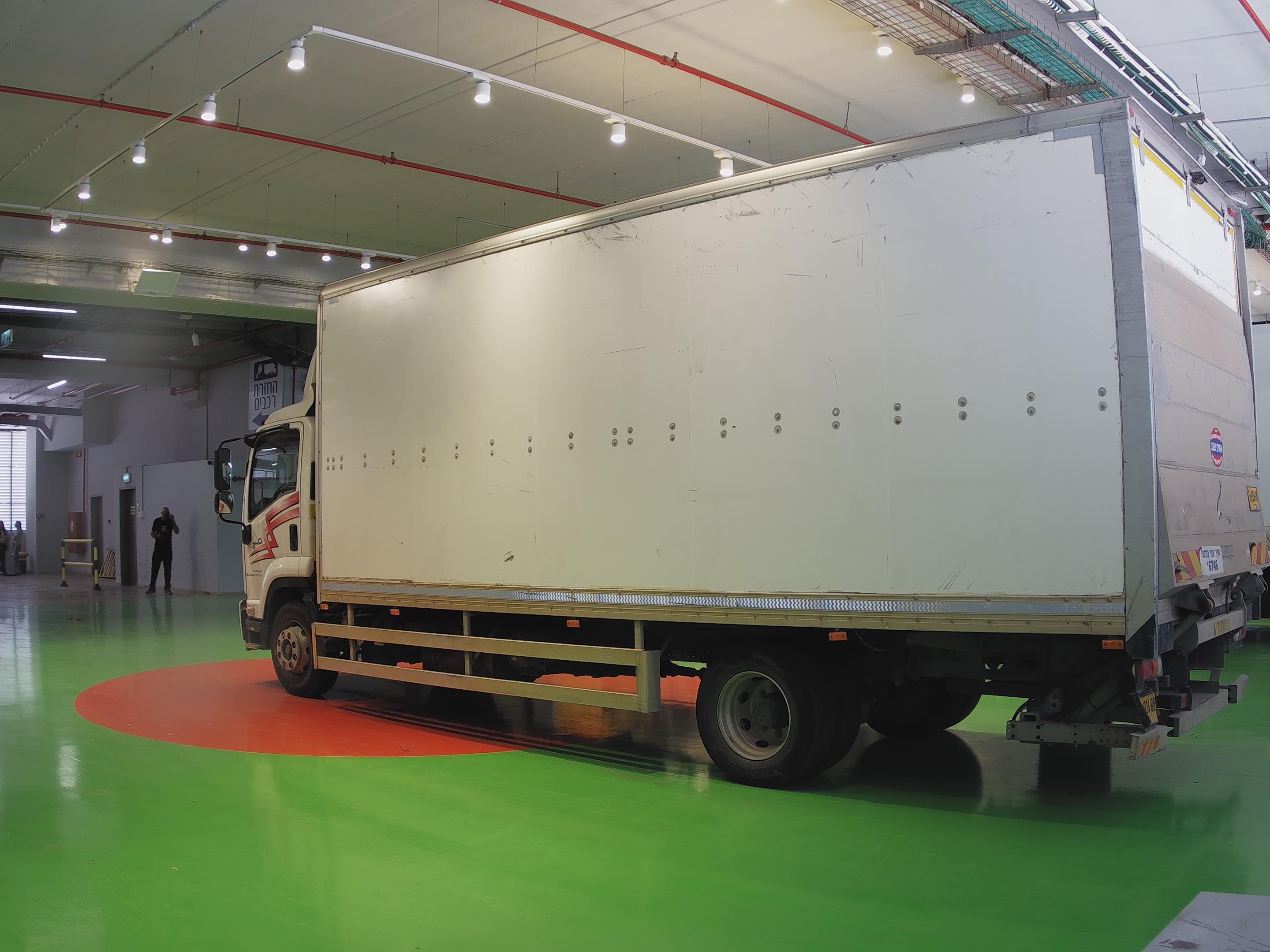 טון 13.5 ארגז סגור| איסוזו אתר מכירות משאיות יד שניה