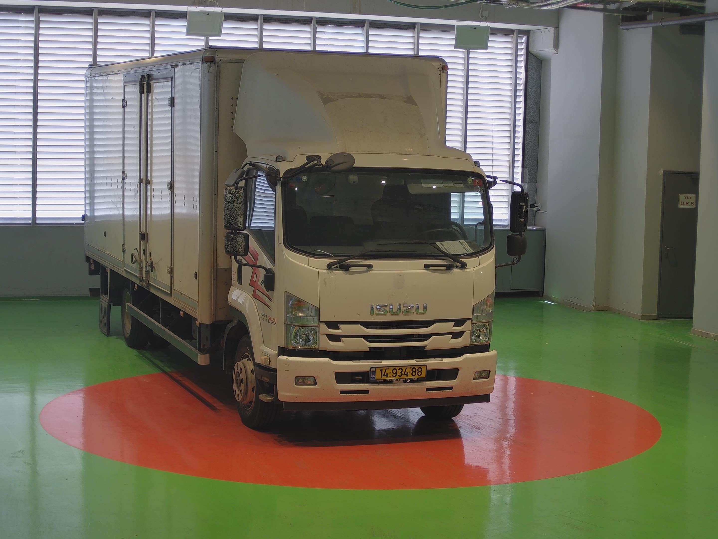 טון 13.5 ארגז סגור| איסוזו אתר מכירות משאיות יד שניה