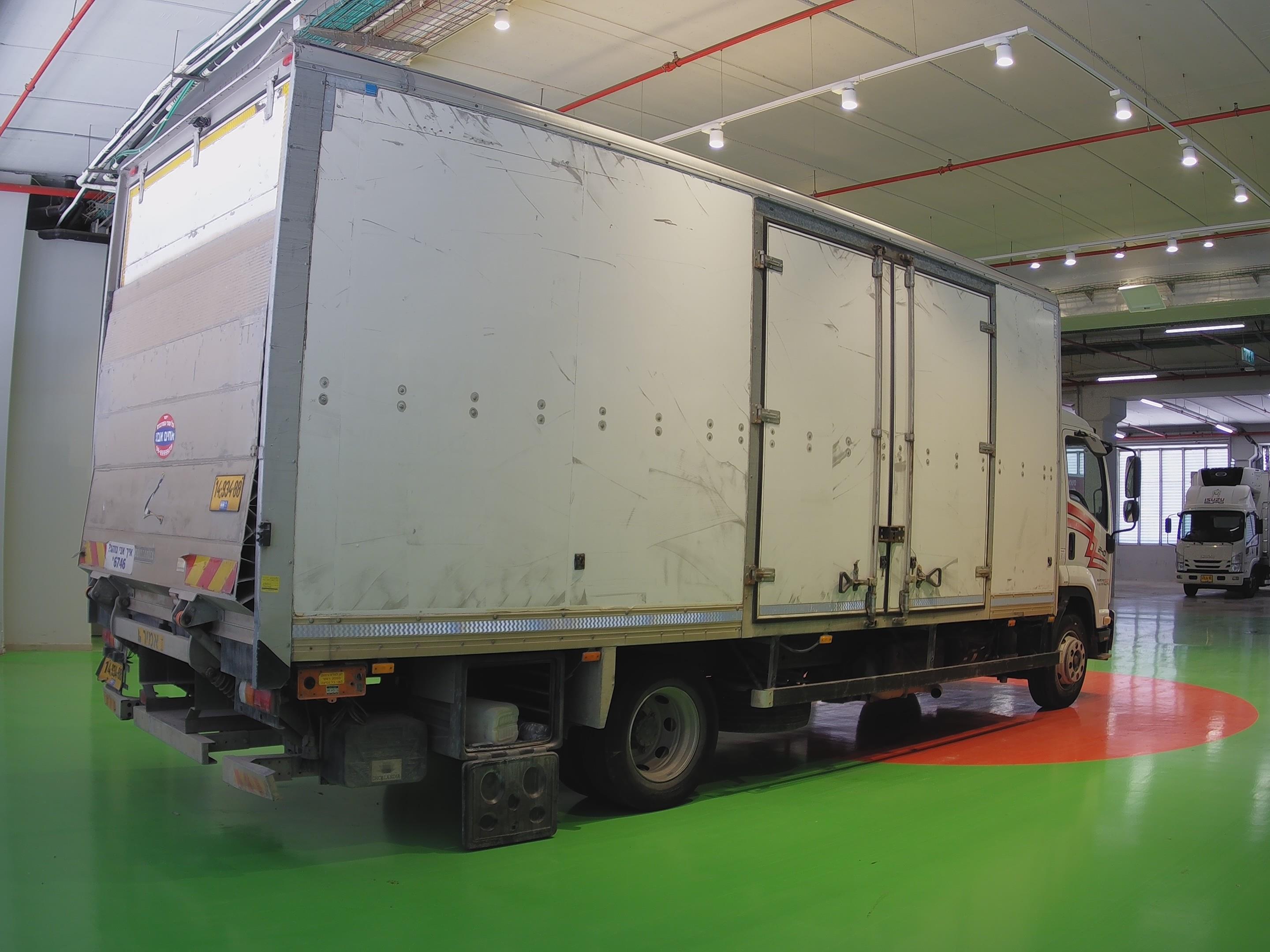 טון 13.5 ארגז סגור| איסוזו אתר מכירות משאיות יד שניה