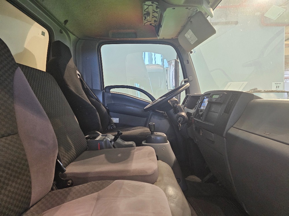 טון 13.5 ארגז סגור| איסוזו אתר מכירות משאיות יד שניה