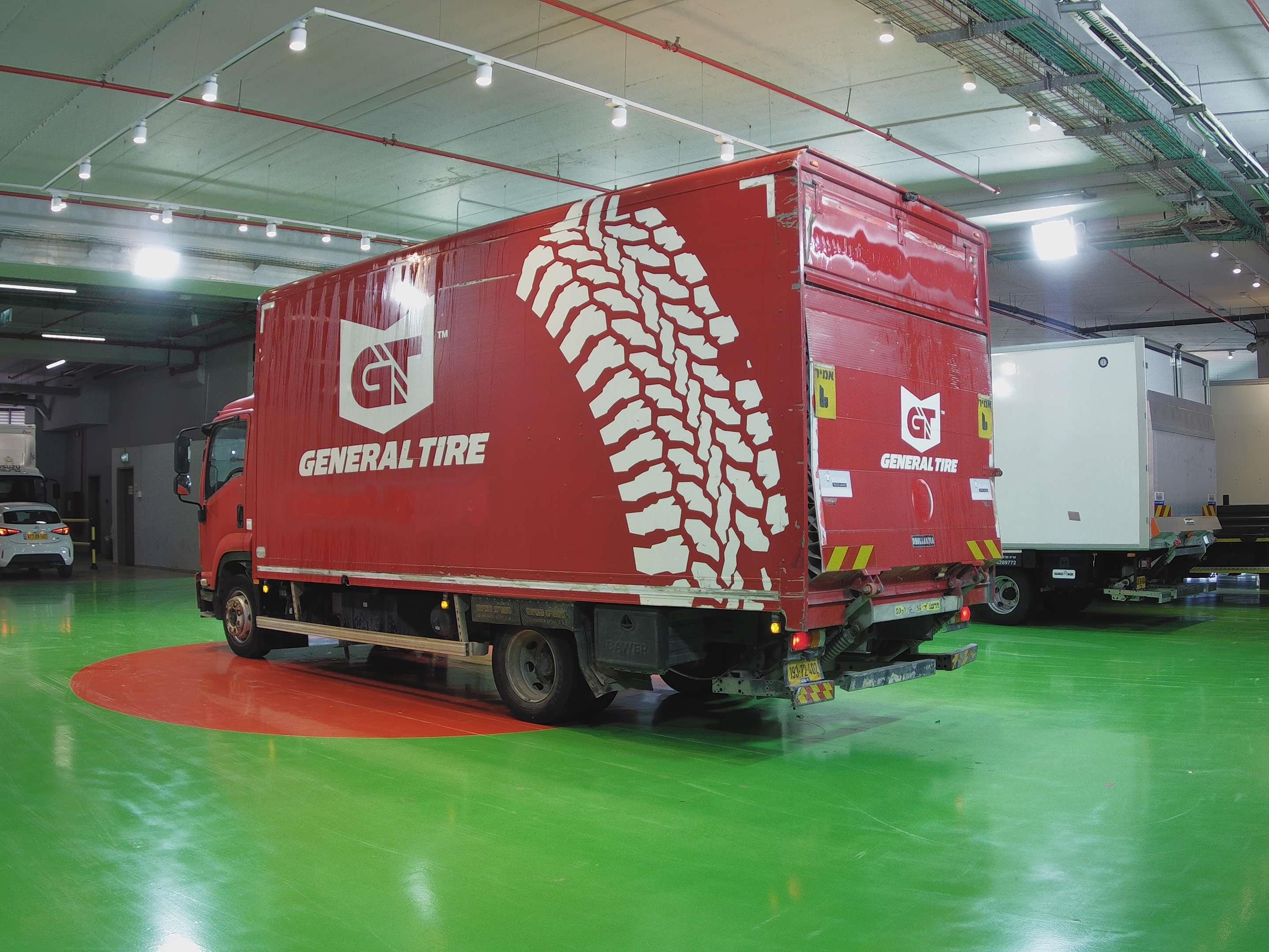 טון 12 ארגז סגור| איסוזו אתר מכירות משאיות יד שניה