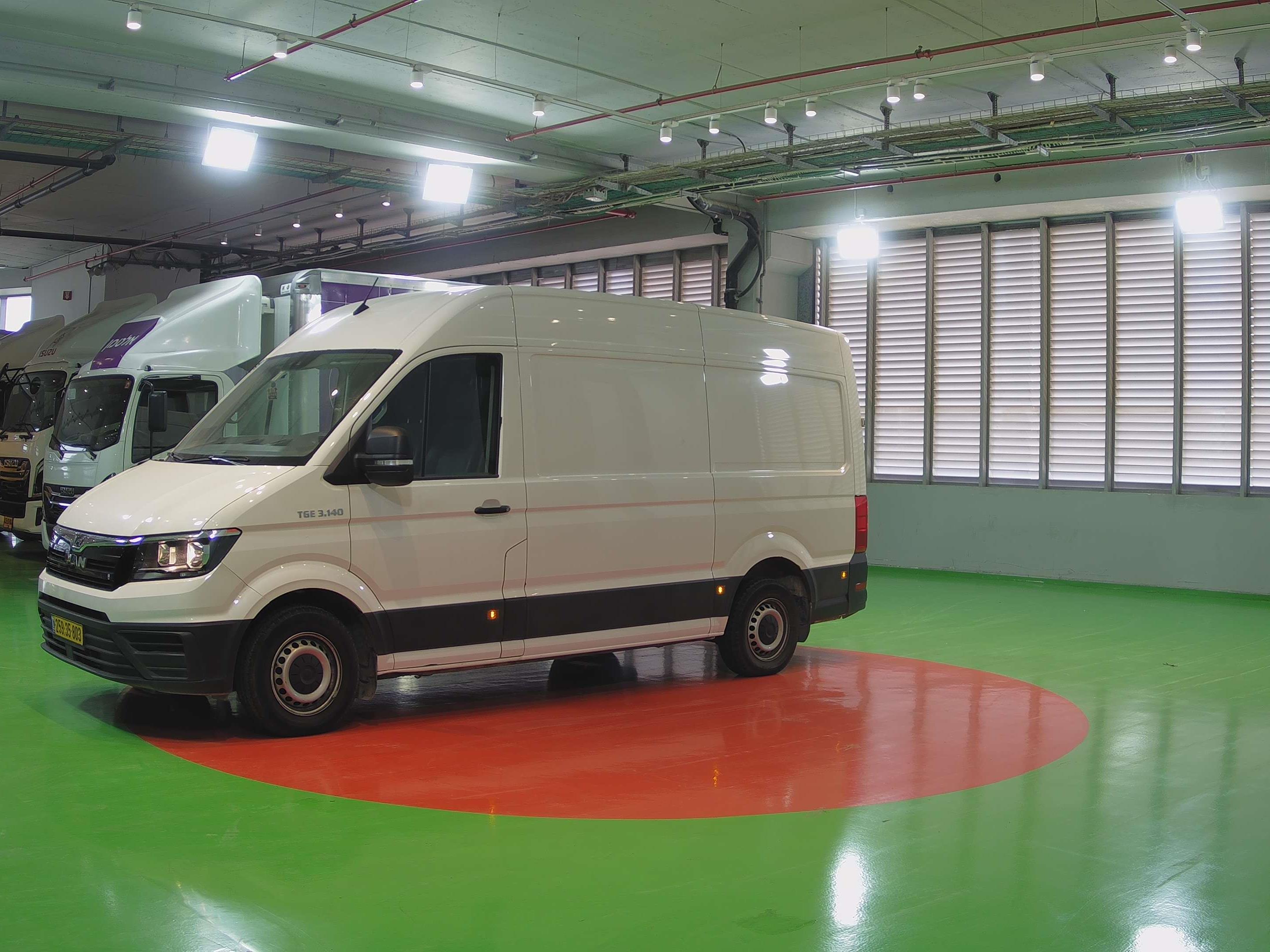 טון 3.5 ארגז סגור| איסוזו אתר מכירות משאיות יד שניה