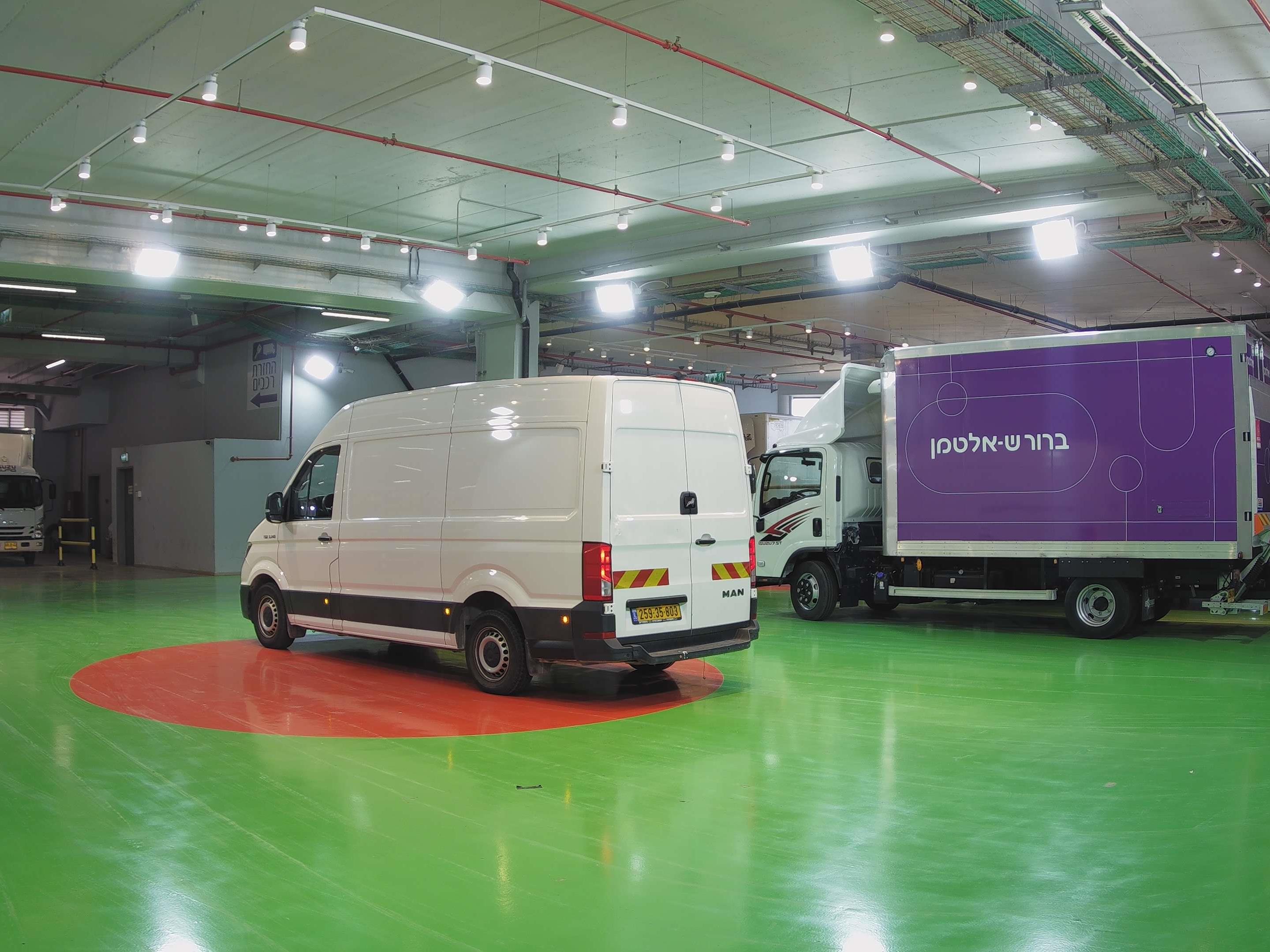 טון 3.5 ארגז סגור| איסוזו אתר מכירות משאיות יד שניה