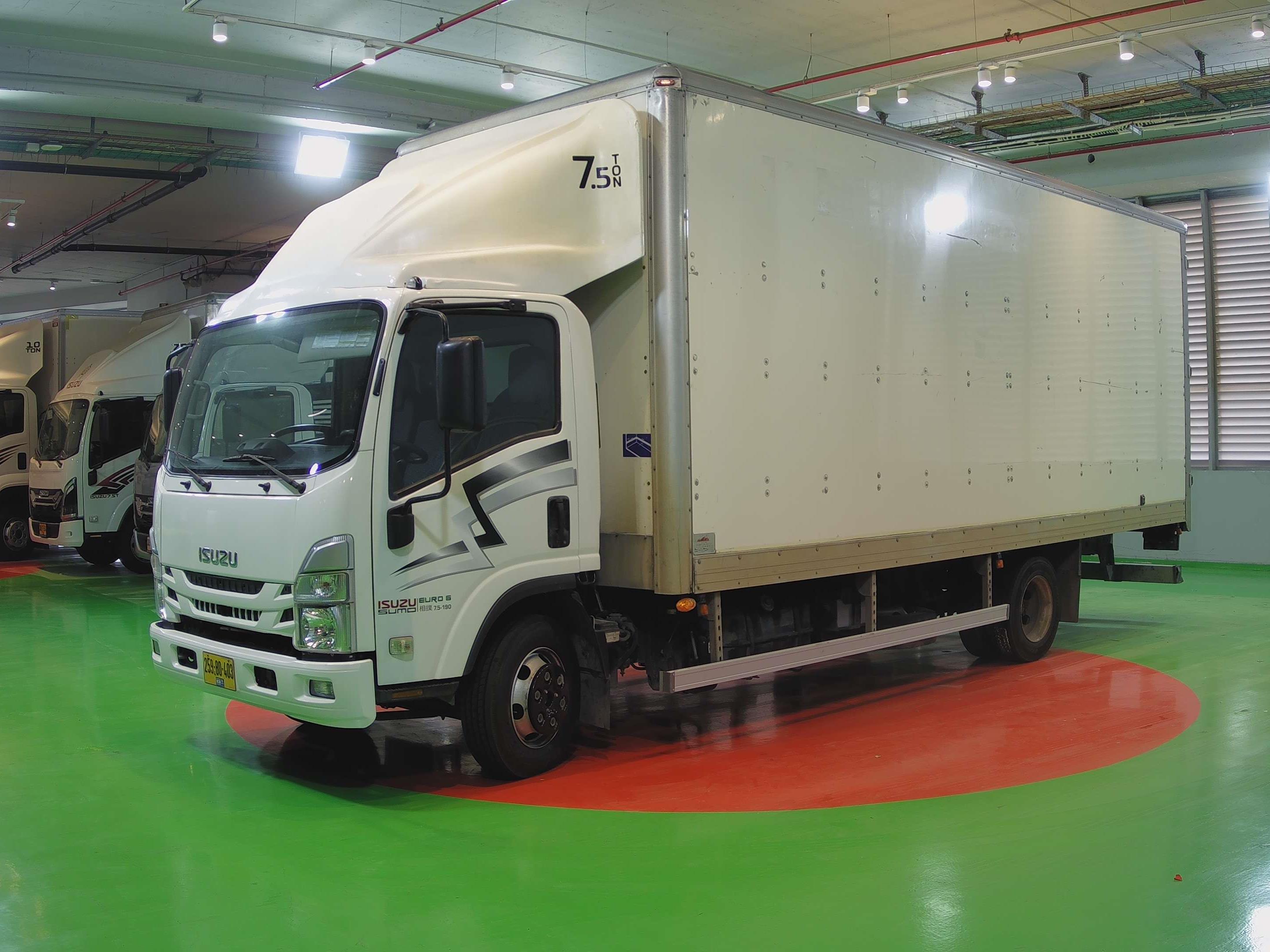 טון 7.5 ארגז סגור| איסוזו אתר מכירות משאיות יד שניה