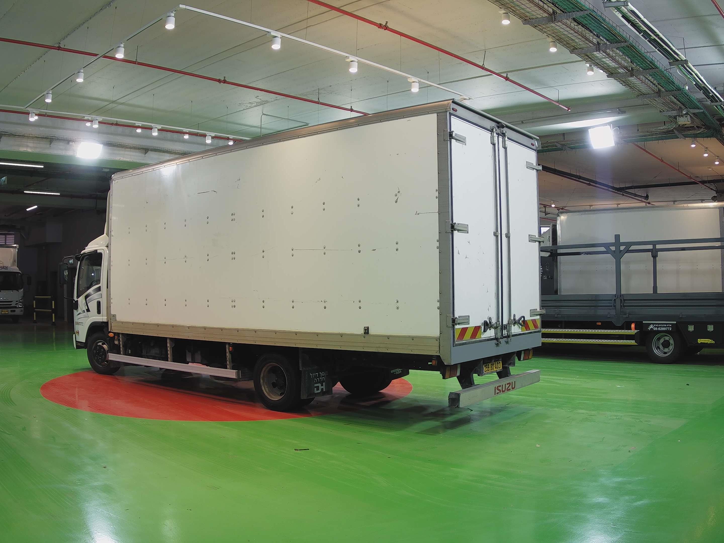 טון 7.5 ארגז סגור| איסוזו אתר מכירות משאיות יד שניה