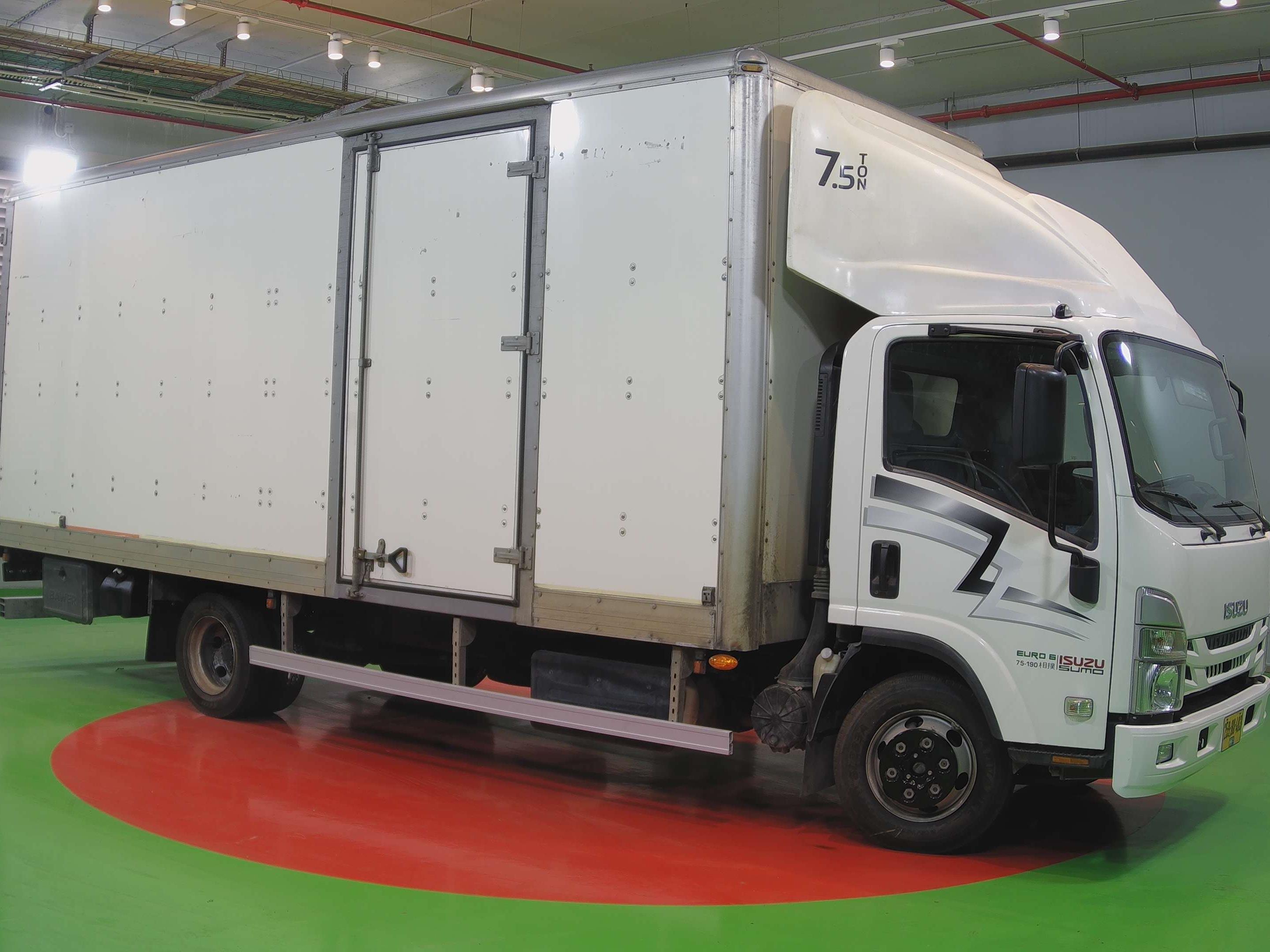 טון 7.5 ארגז סגור| איסוזו אתר מכירות משאיות יד שניה