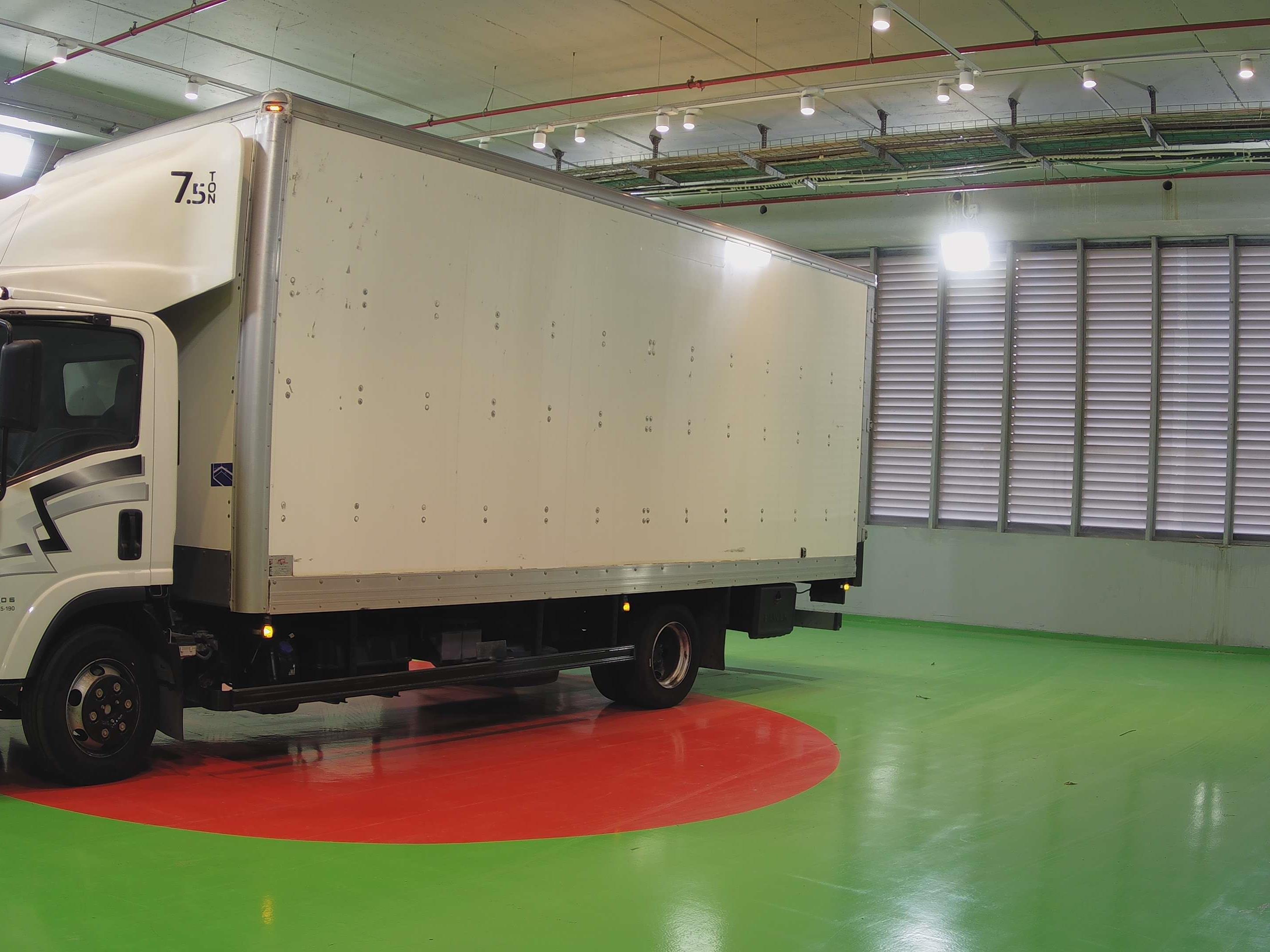 טון 7.5 ארגז סגור| איסוזו אתר מכירות משאיות יד שניה