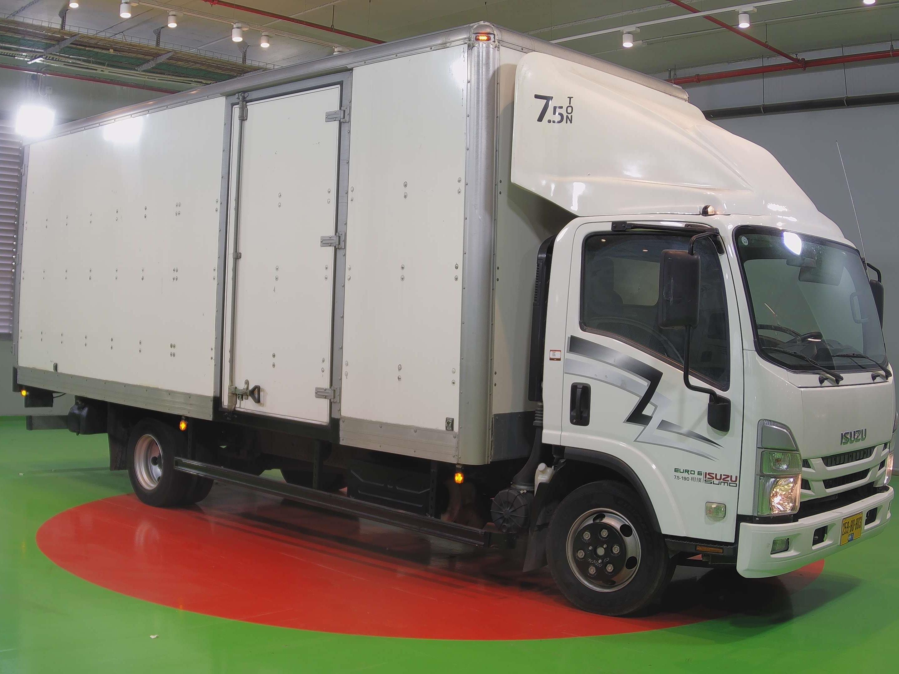 טון 7.5 ארגז סגור| איסוזו אתר מכירות משאיות יד שניה