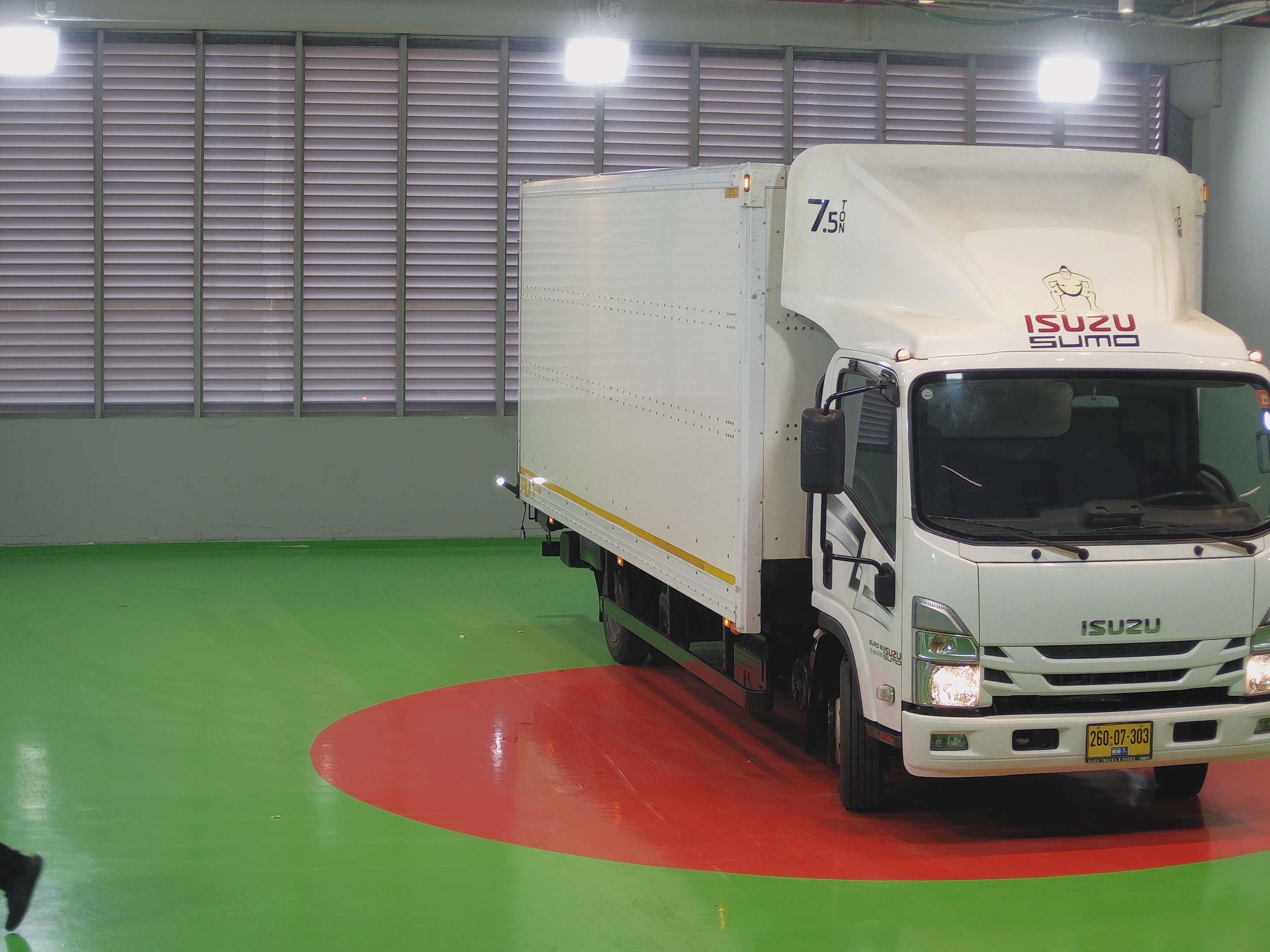 טון 7.5 ארגז סגור| איסוזו אתר מכירות משאיות יד שניה