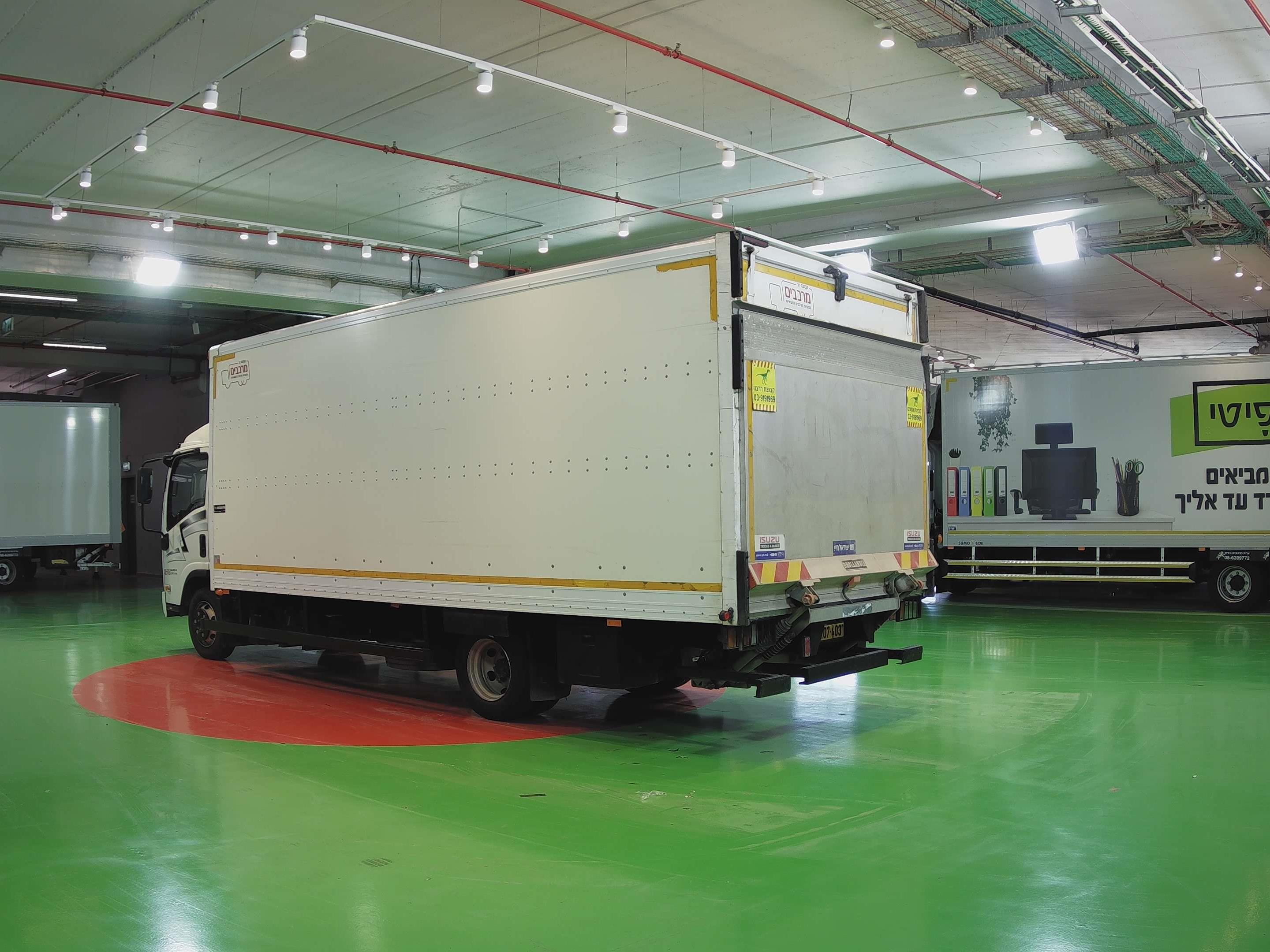 טון 7.5 ארגז סגור| איסוזו אתר מכירות משאיות יד שניה