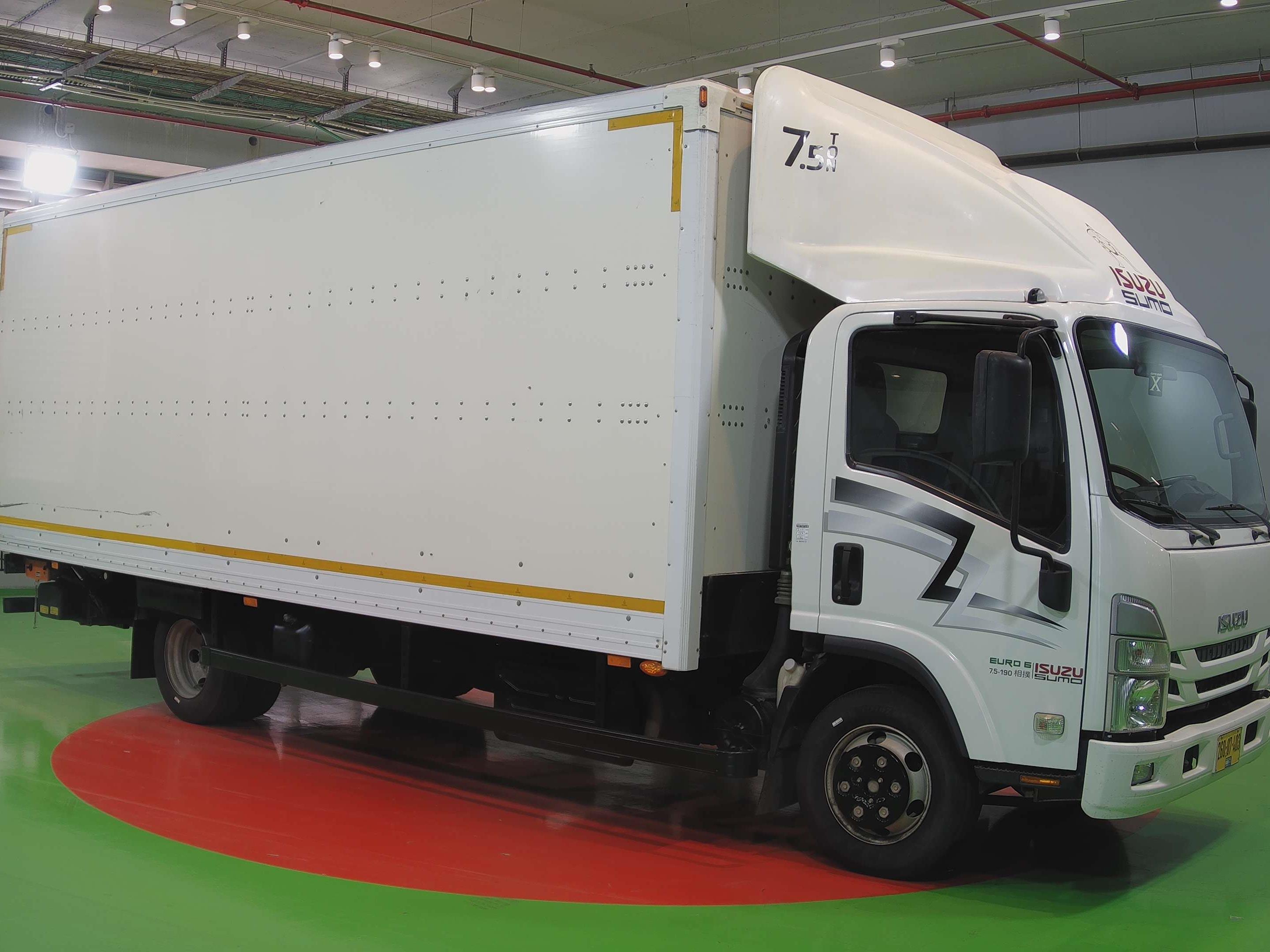 טון 7.5 ארגז סגור| איסוזו אתר מכירות משאיות יד שניה