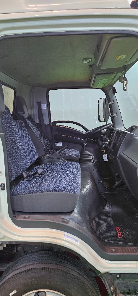 טון 7.5 ארגז סגור| איסוזו אתר מכירות משאיות יד שניה