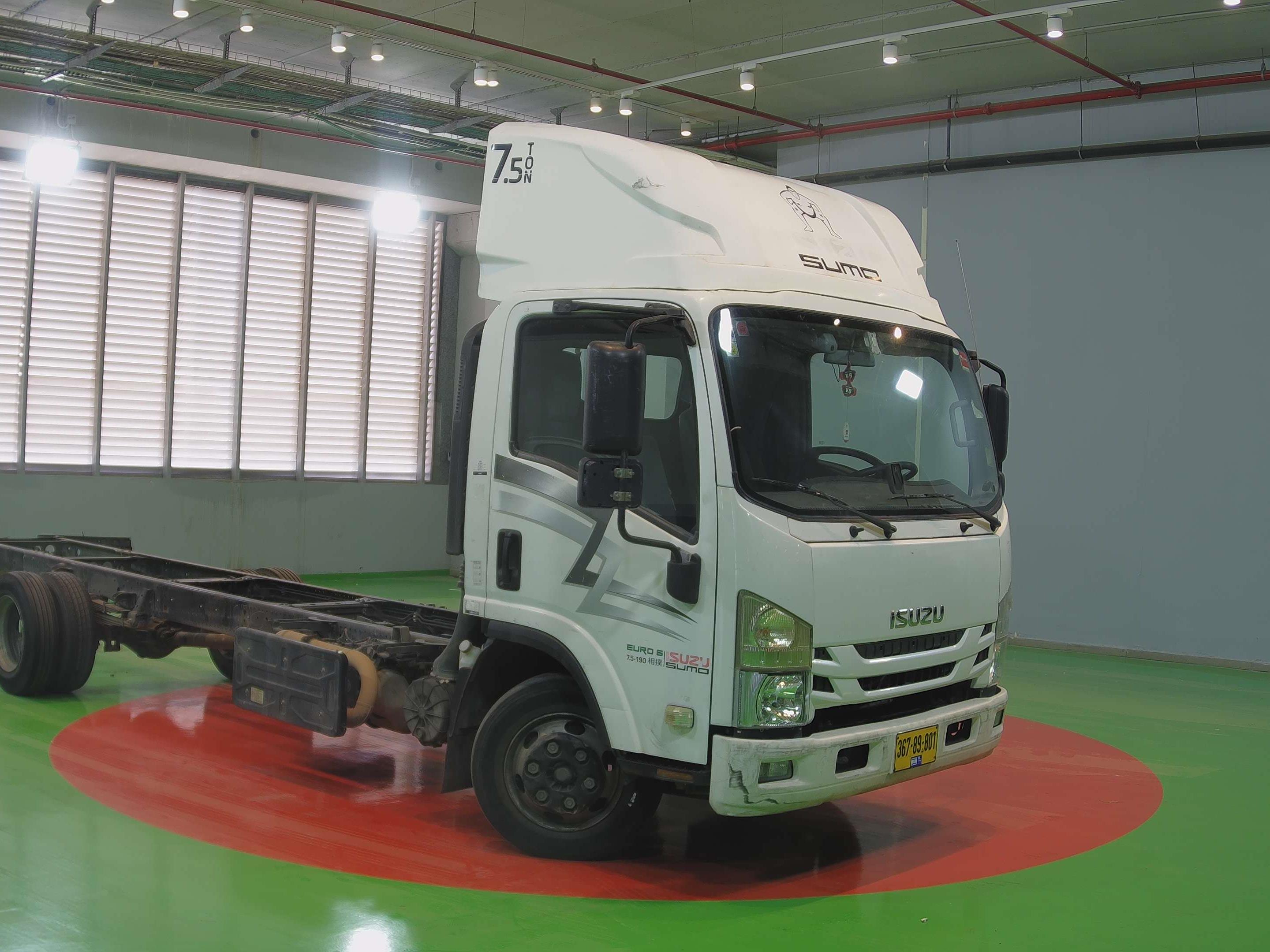 טון 7.5 שלדה| איסוזו אתר מכירות משאיות יד שניה