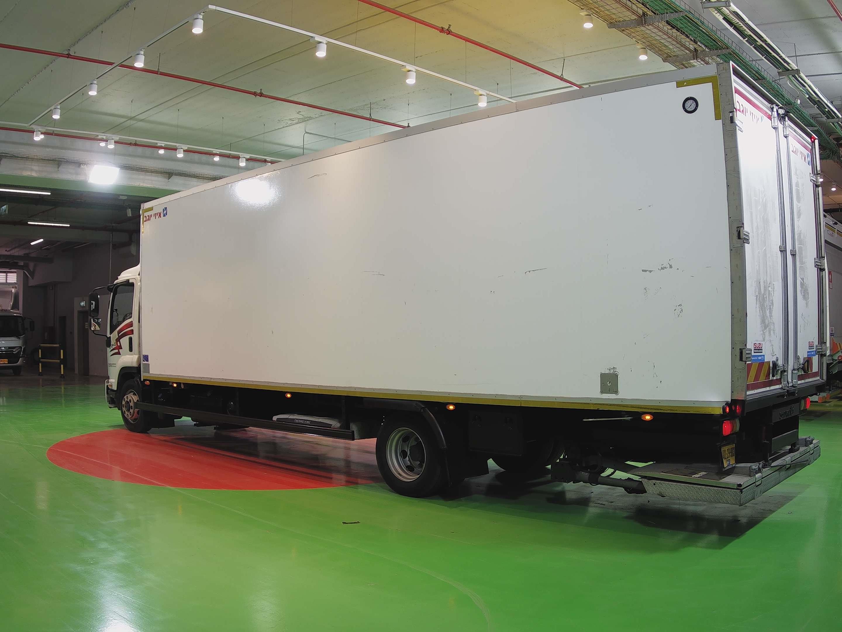 טון 12 קרור עצמאית| איסוזו אתר מכירות משאיות יד שניה