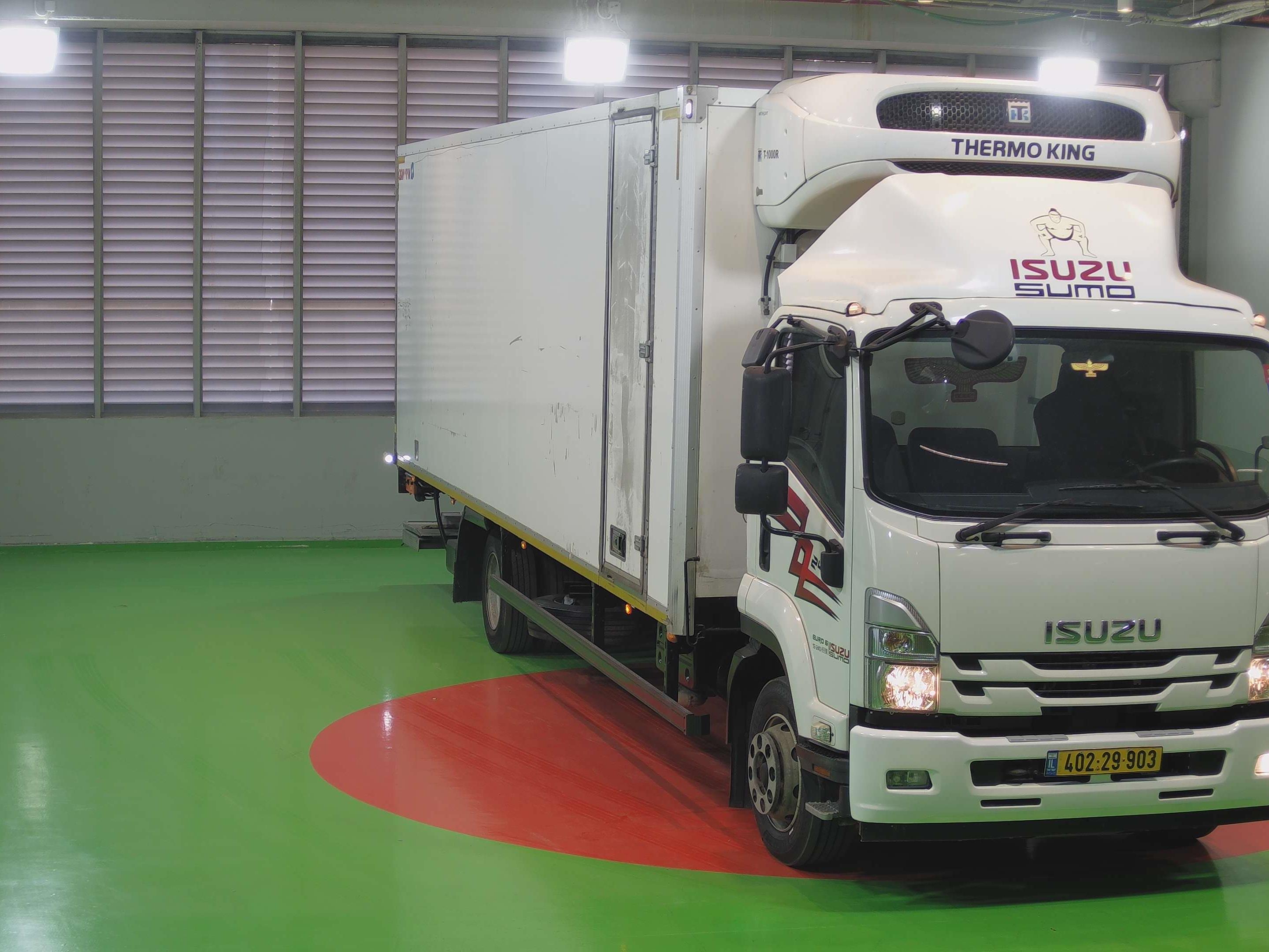 טון 12 קרור עצמאית| איסוזו אתר מכירות משאיות יד שניה