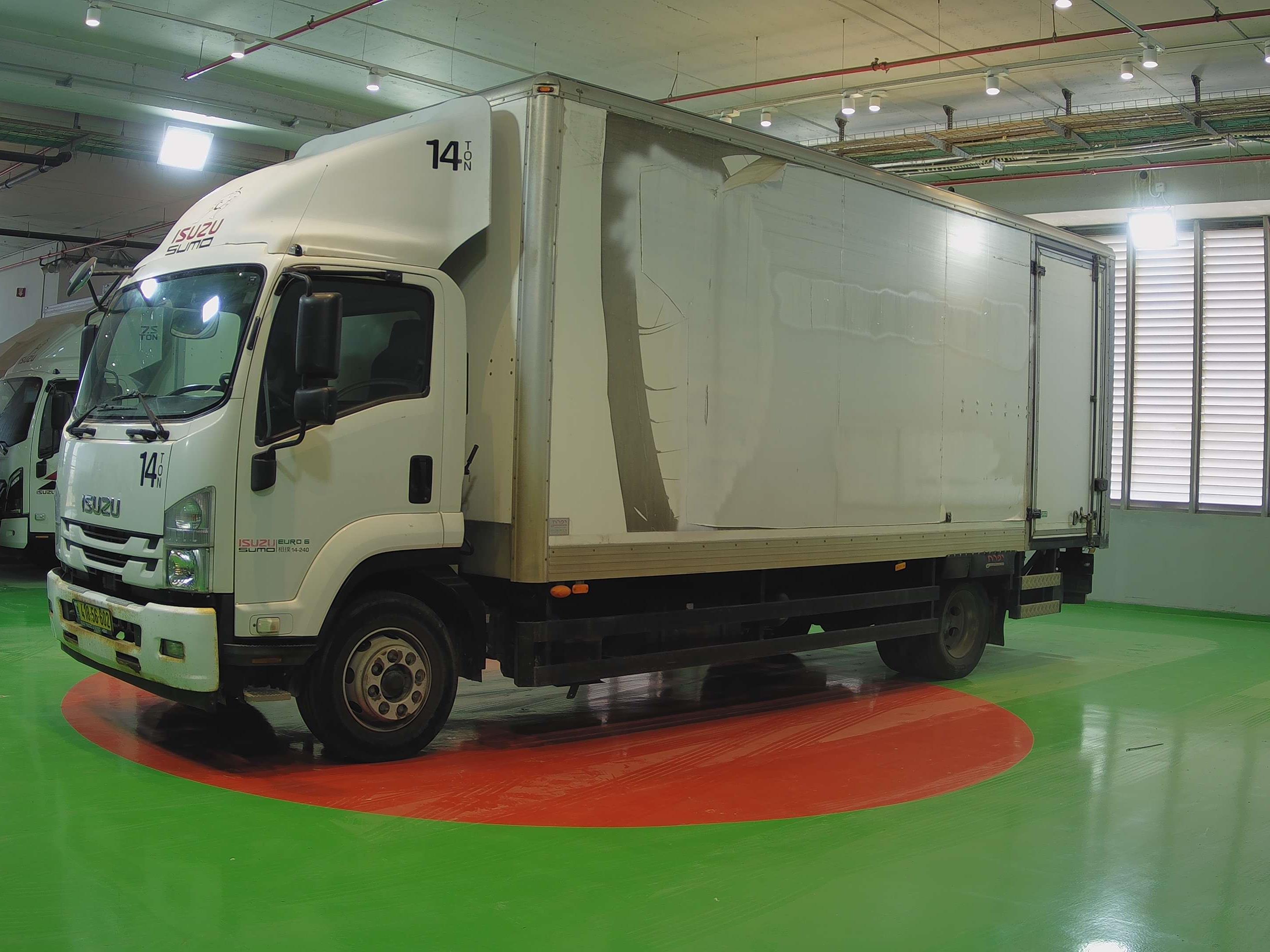 טון 13.5 ארגז סגור| איסוזו אתר מכירות משאיות יד שניה