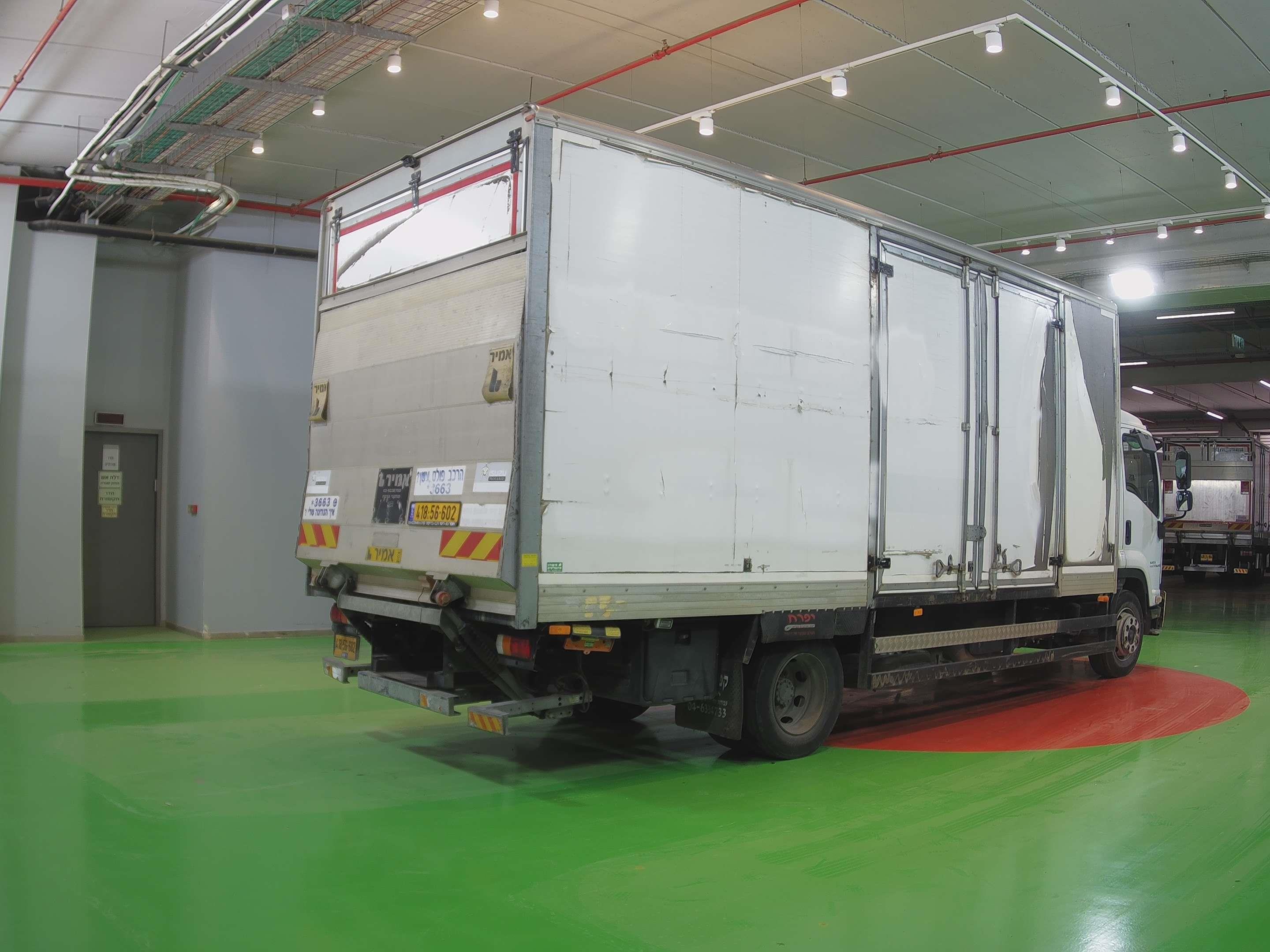 טון 13.5 ארגז סגור| איסוזו אתר מכירות משאיות יד שניה