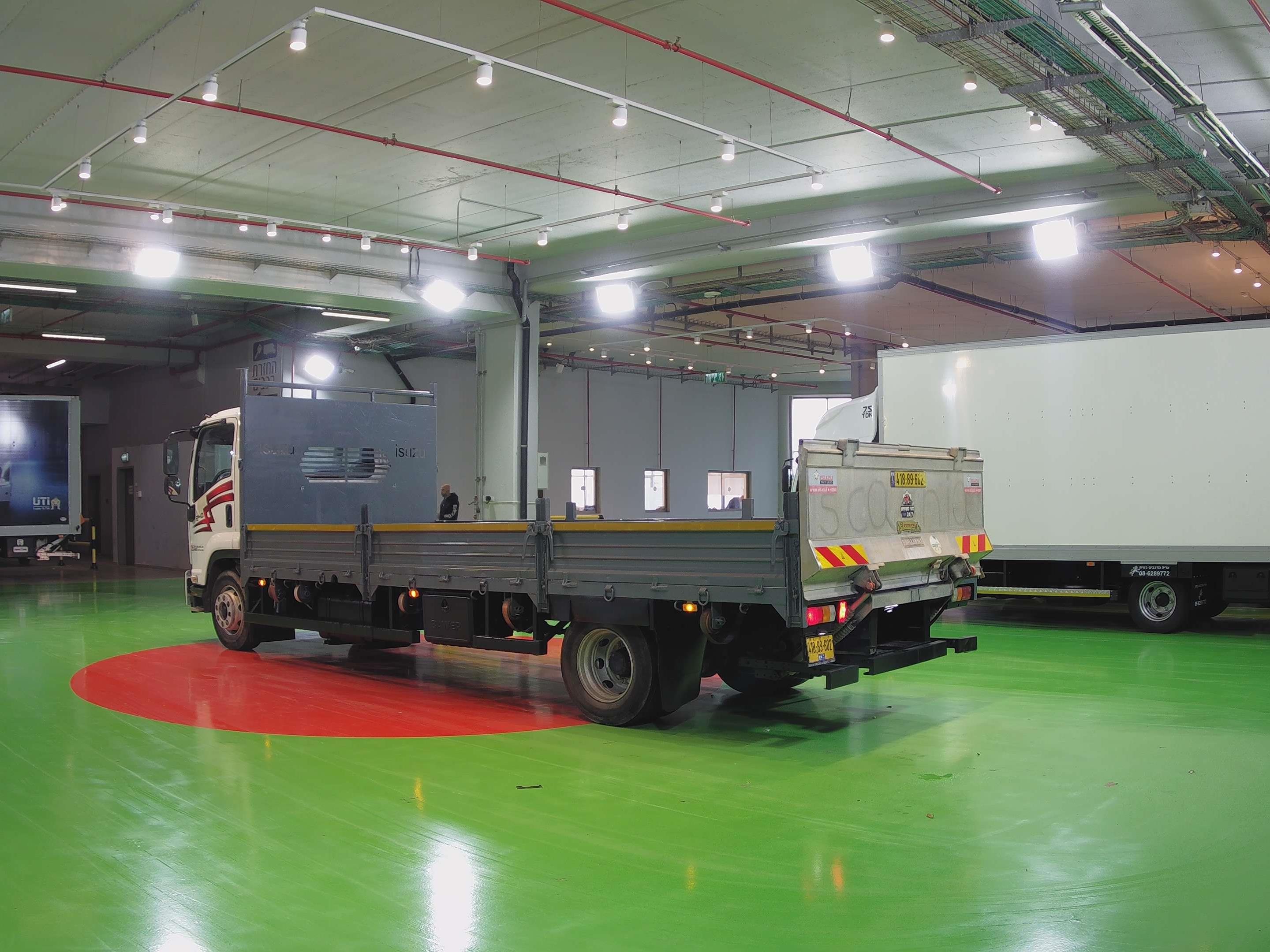 טון 13.5 ארגז פתוח| איסוזו אתר מכירות משאיות יד שניה