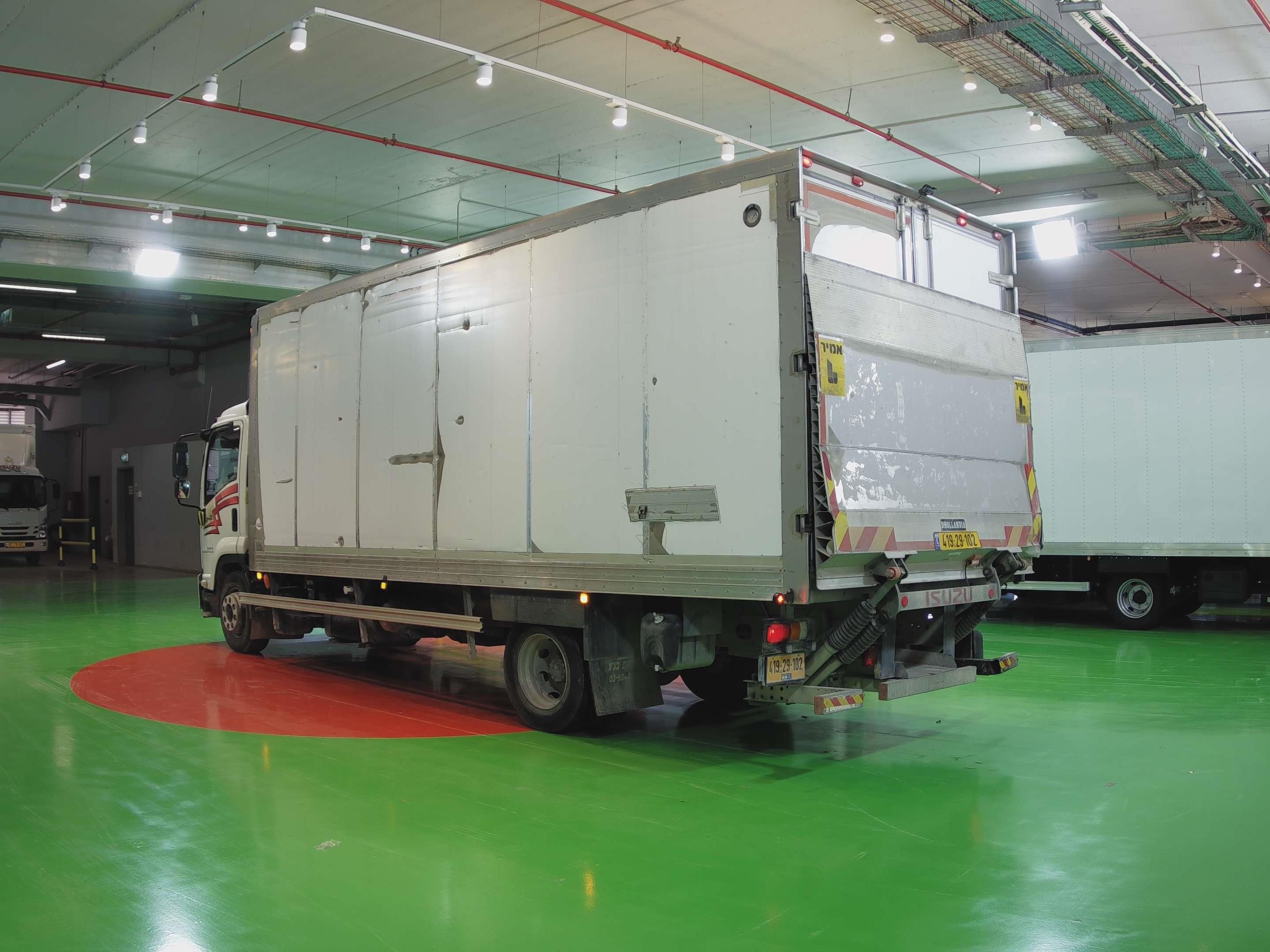 טון 14 קרור עצמאית| איסוזו אתר מכירות משאיות יד שניה