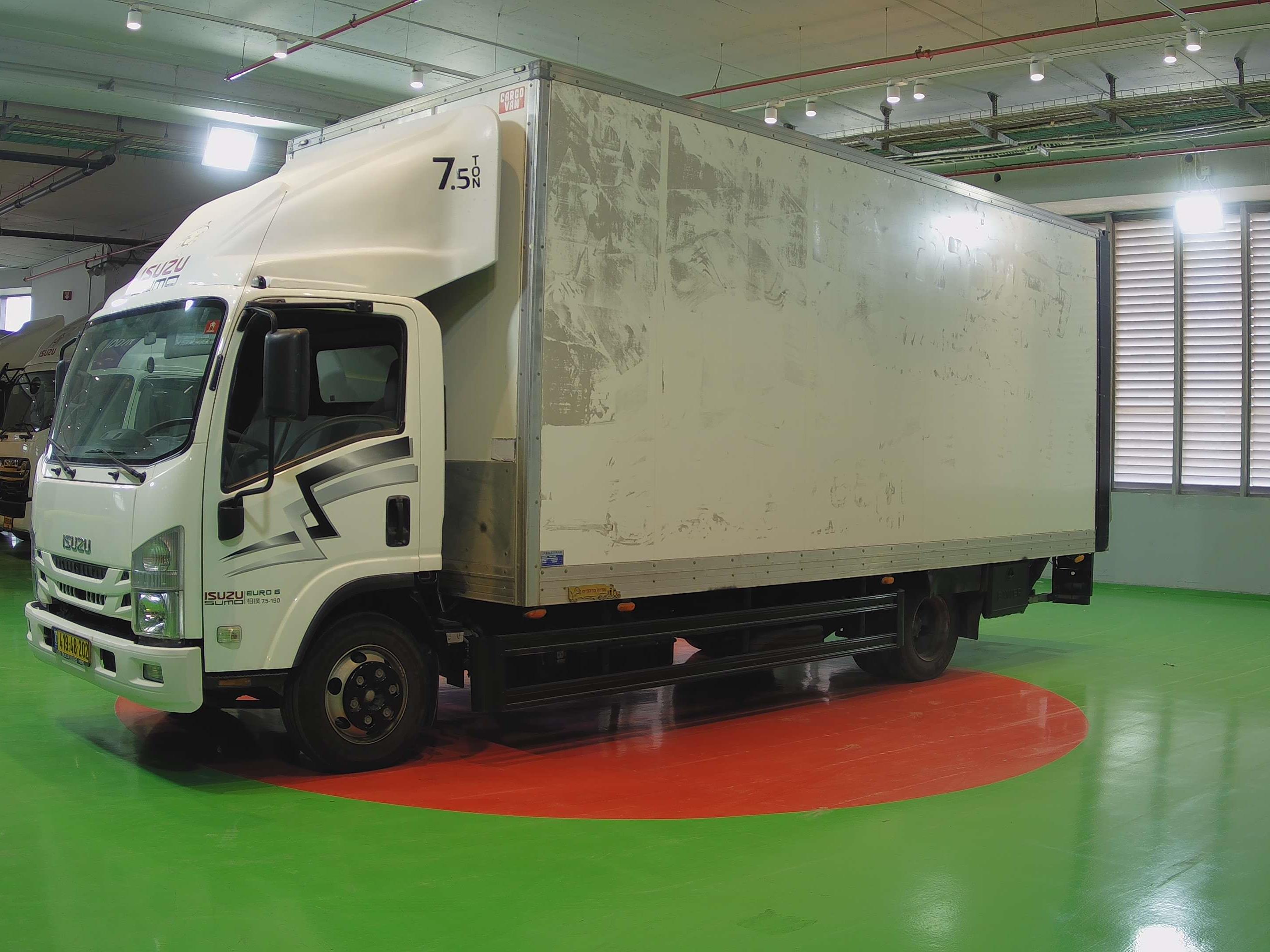 טון 7.5 ארגז סגור| איסוזו אתר מכירות משאיות יד שניה