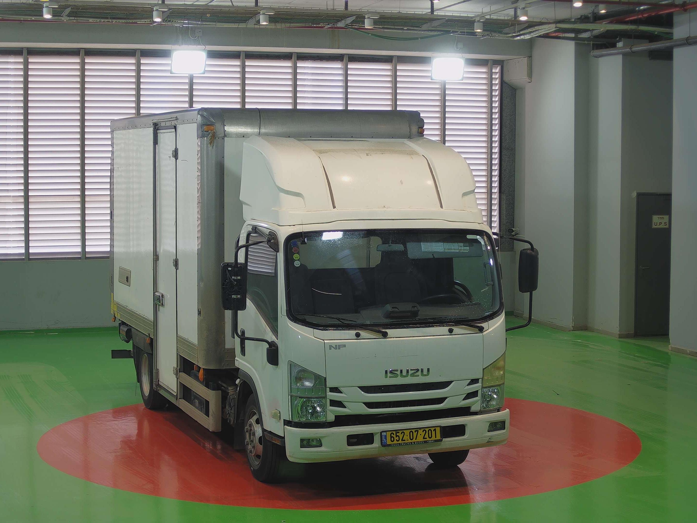 טון 7.5 קרור על מנוע| איסוזו אתר מכירות משאיות יד שניה