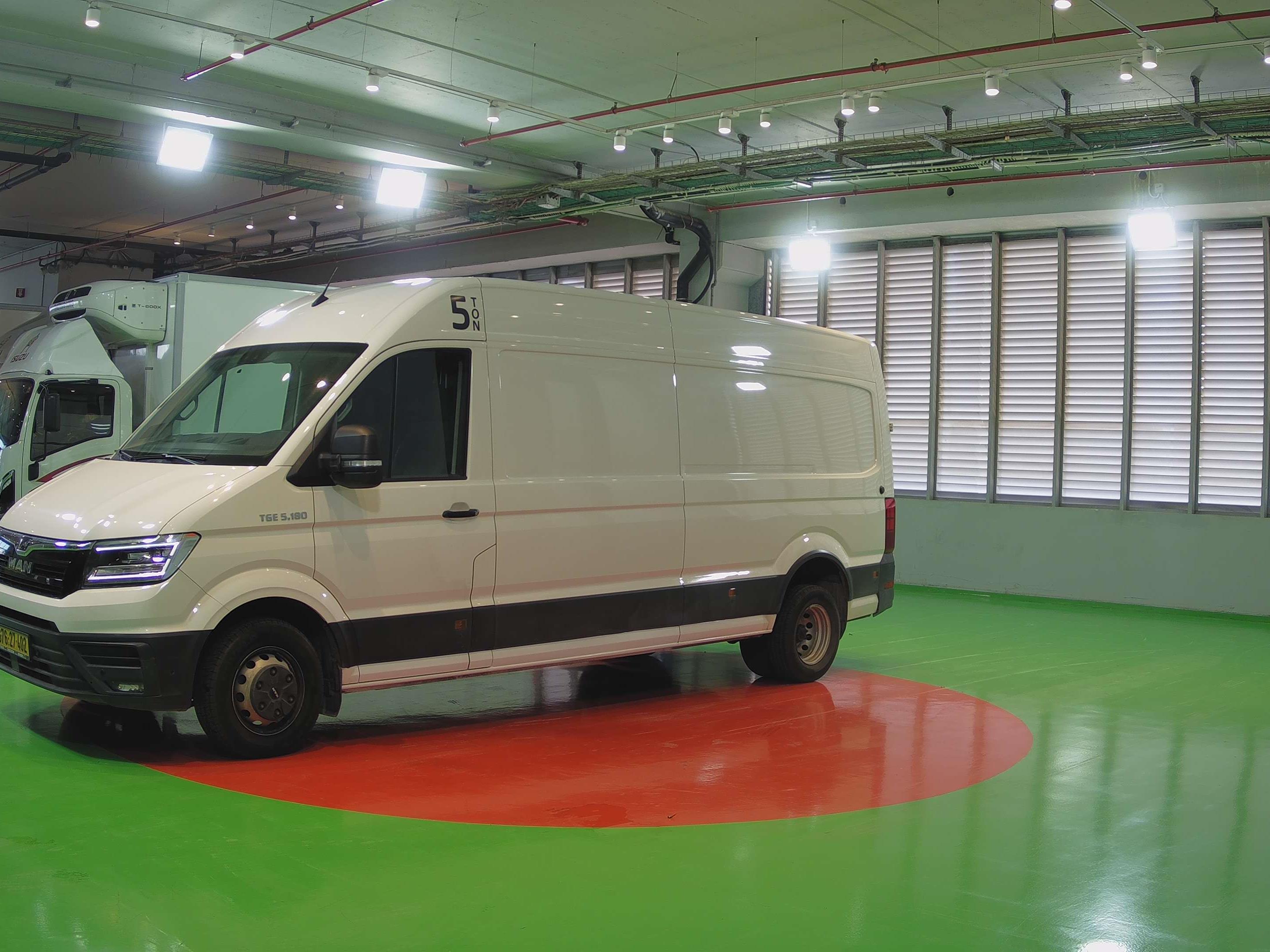 טון 5.5 ארגז סגור| איסוזו אתר מכירות משאיות יד שניה