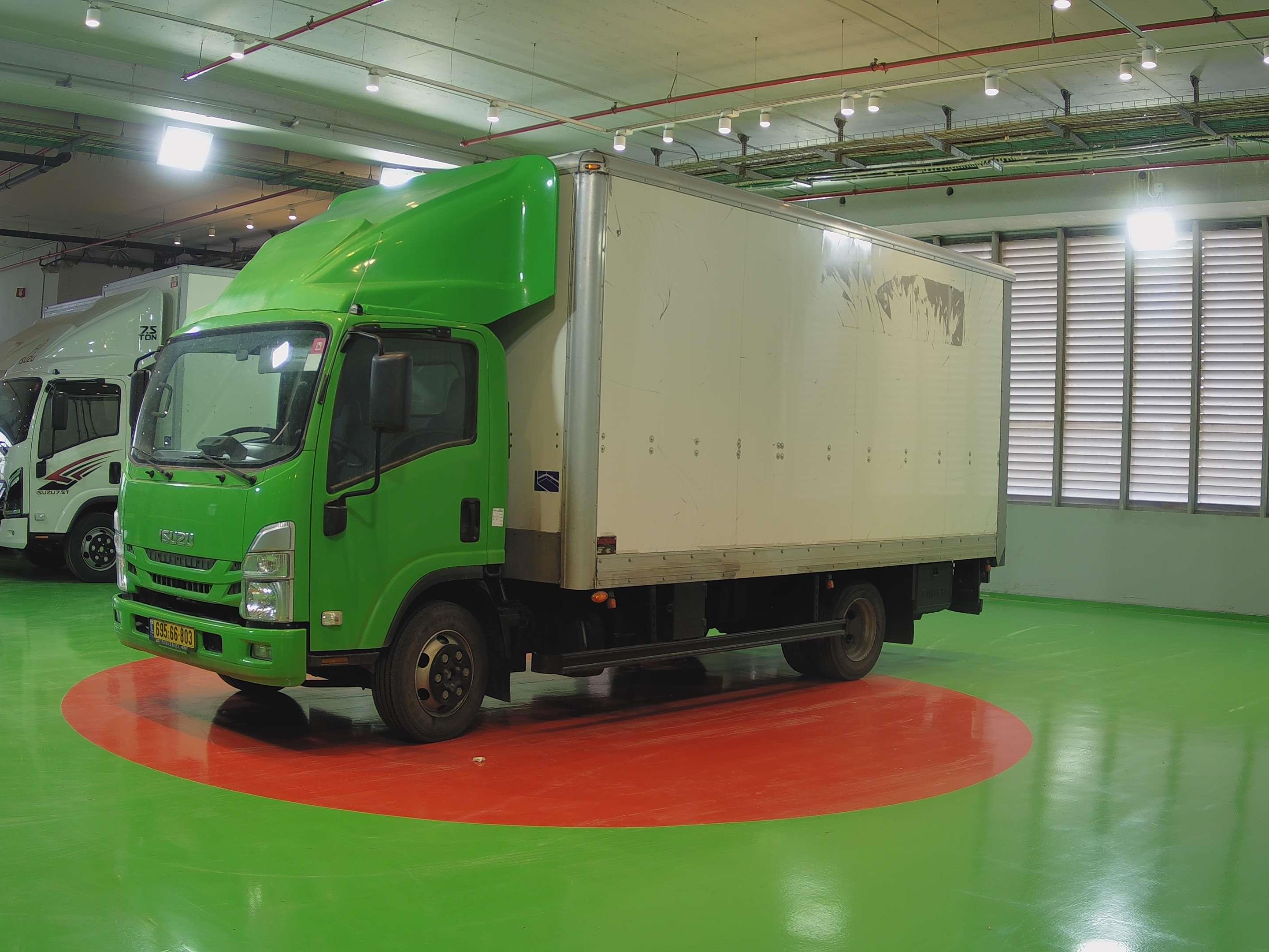 טון 7.5 ארגז סגור| איסוזו אתר מכירות משאיות יד שניה