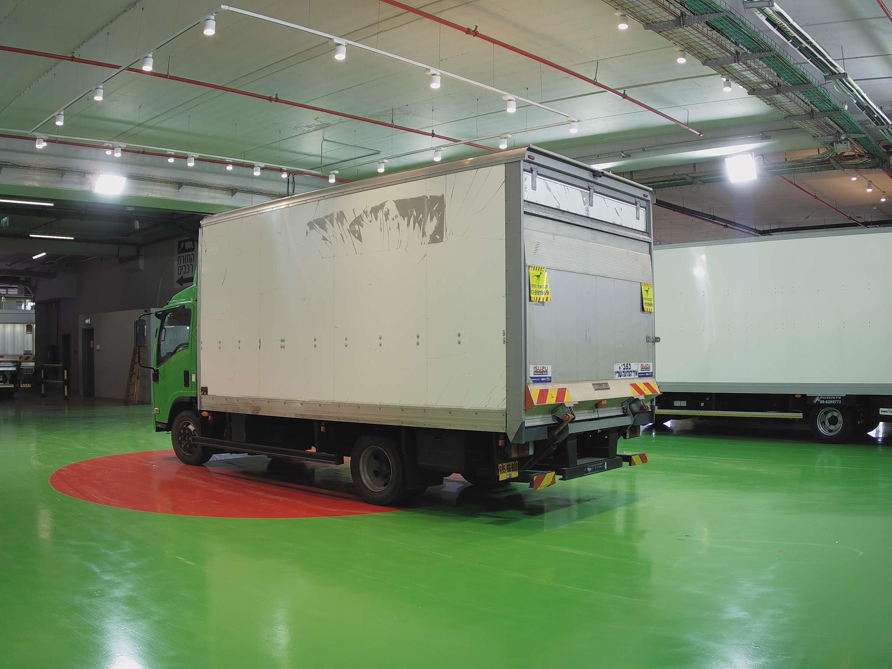 טון 7.5 ארגז סגור| איסוזו אתר מכירות משאיות יד שניה