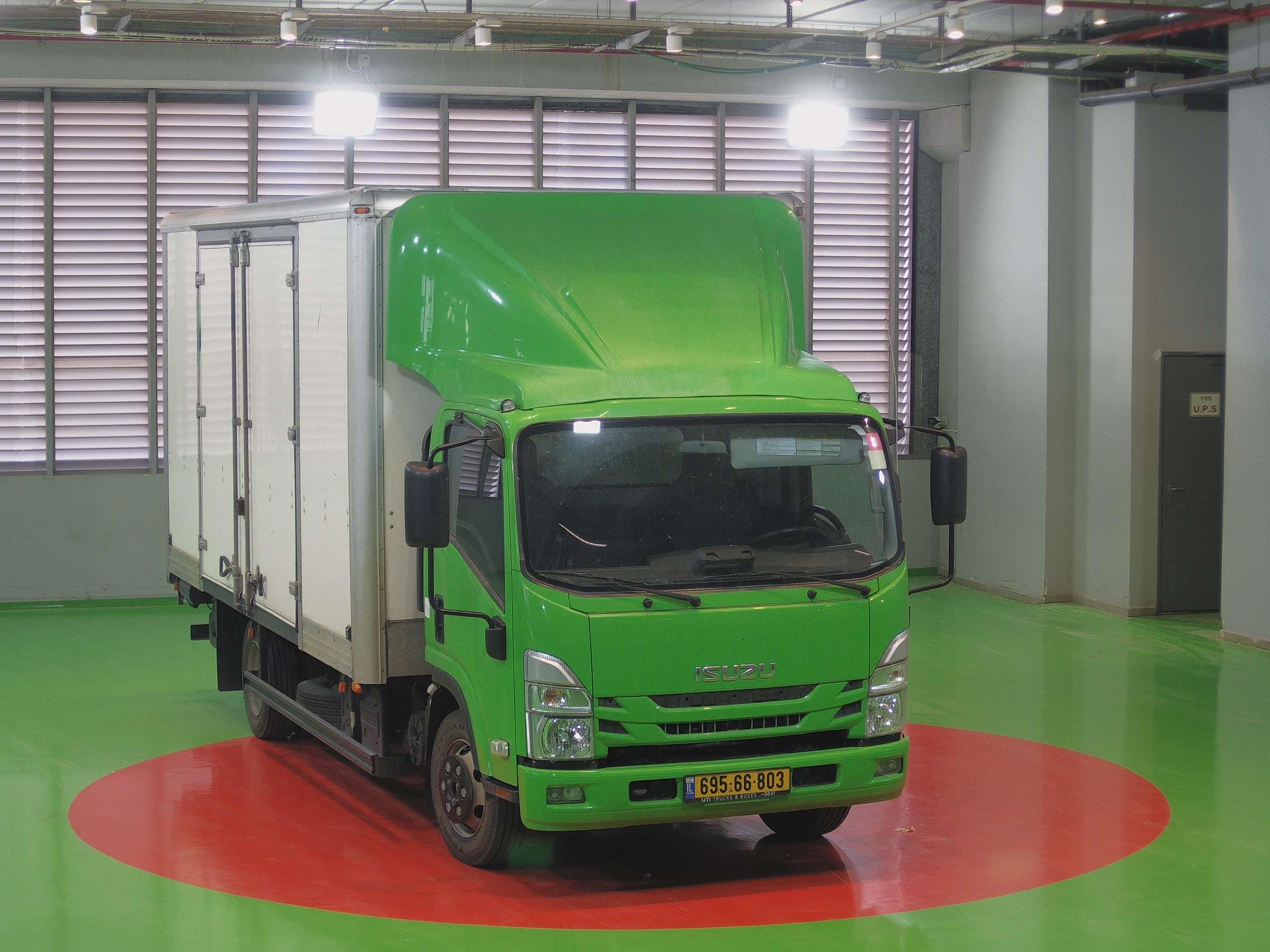 טון 7.5 ארגז סגור| איסוזו אתר מכירות משאיות יד שניה