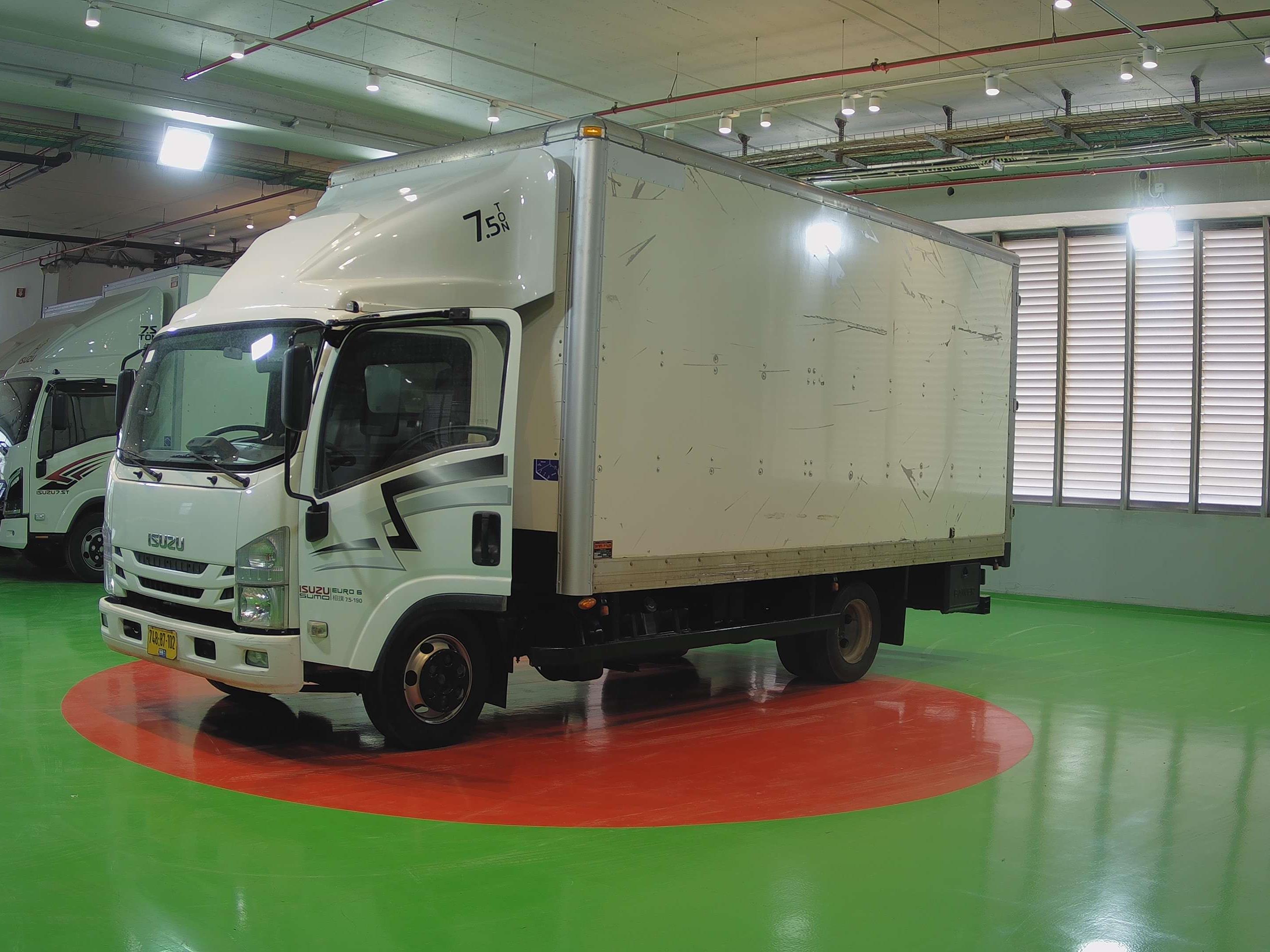 טון 7.5 ארגז סגור| איסוזו אתר מכירות משאיות יד שניה