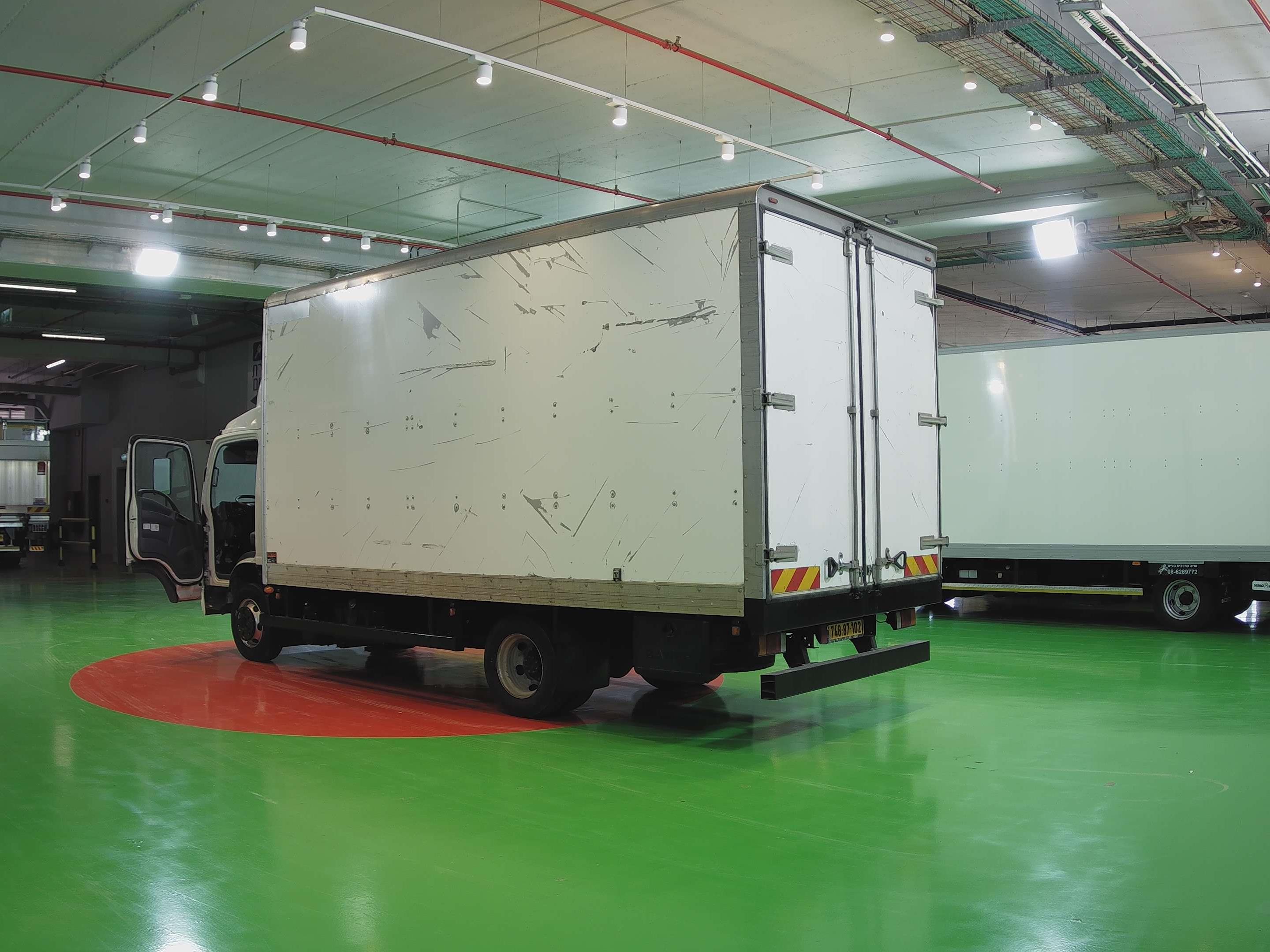 טון 7.5 ארגז סגור| איסוזו אתר מכירות משאיות יד שניה