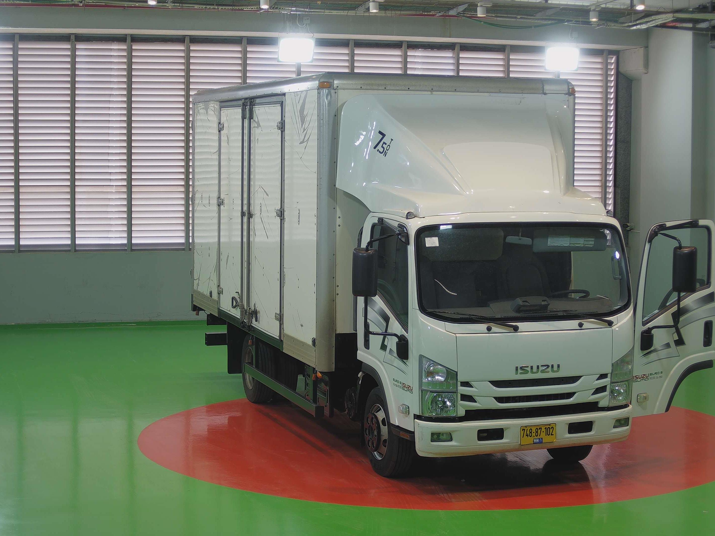 טון 7.5 ארגז סגור| איסוזו אתר מכירות משאיות יד שניה