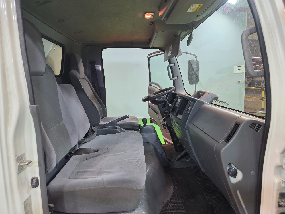 טון 7.5 ארגז סגור| איסוזו אתר מכירות משאיות יד שניה