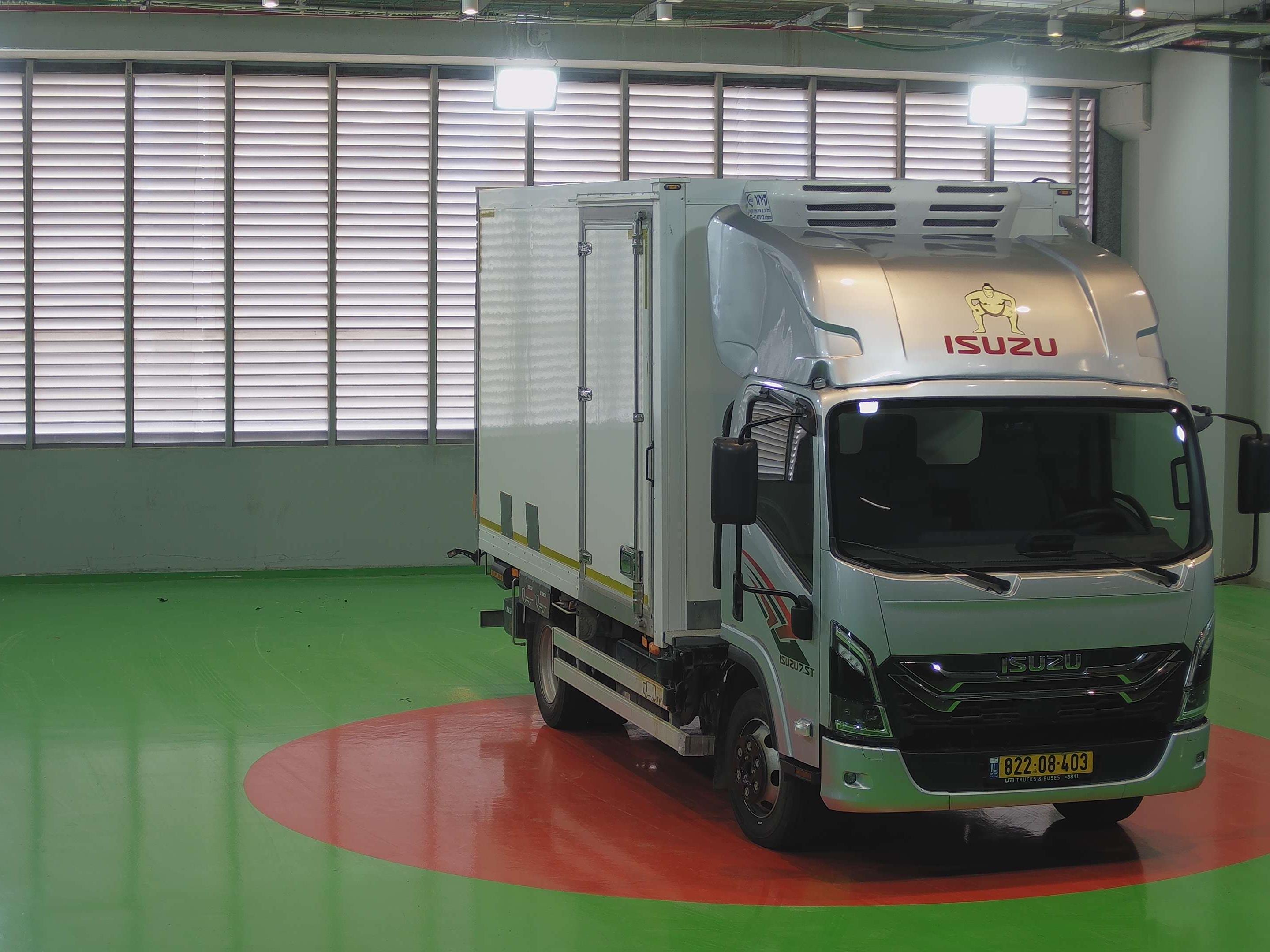 טון 7.5 קרור על מנוע| איסוזו אתר מכירות משאיות יד שניה