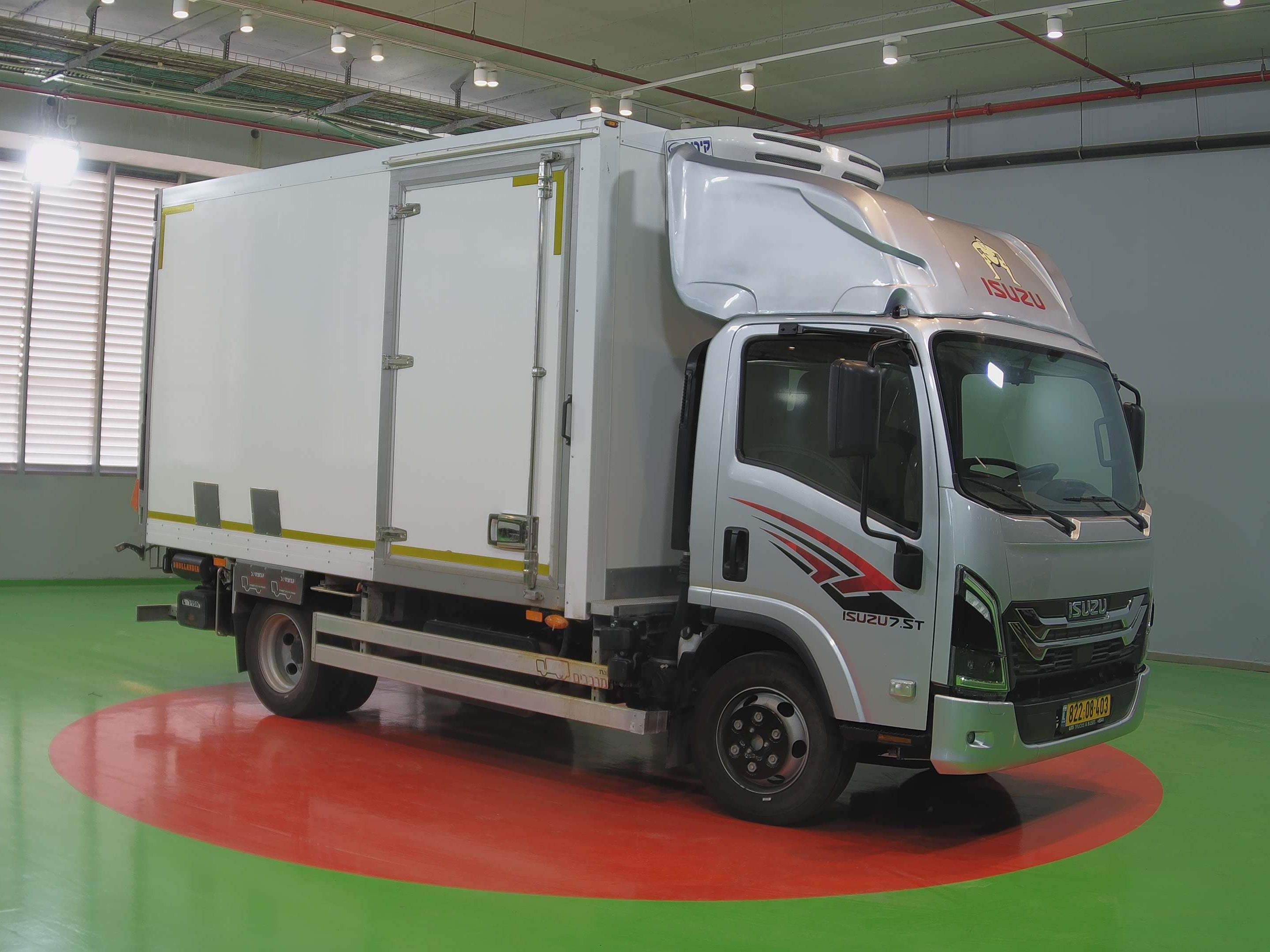 טון 7.5 קרור על מנוע| איסוזו אתר מכירות משאיות יד שניה