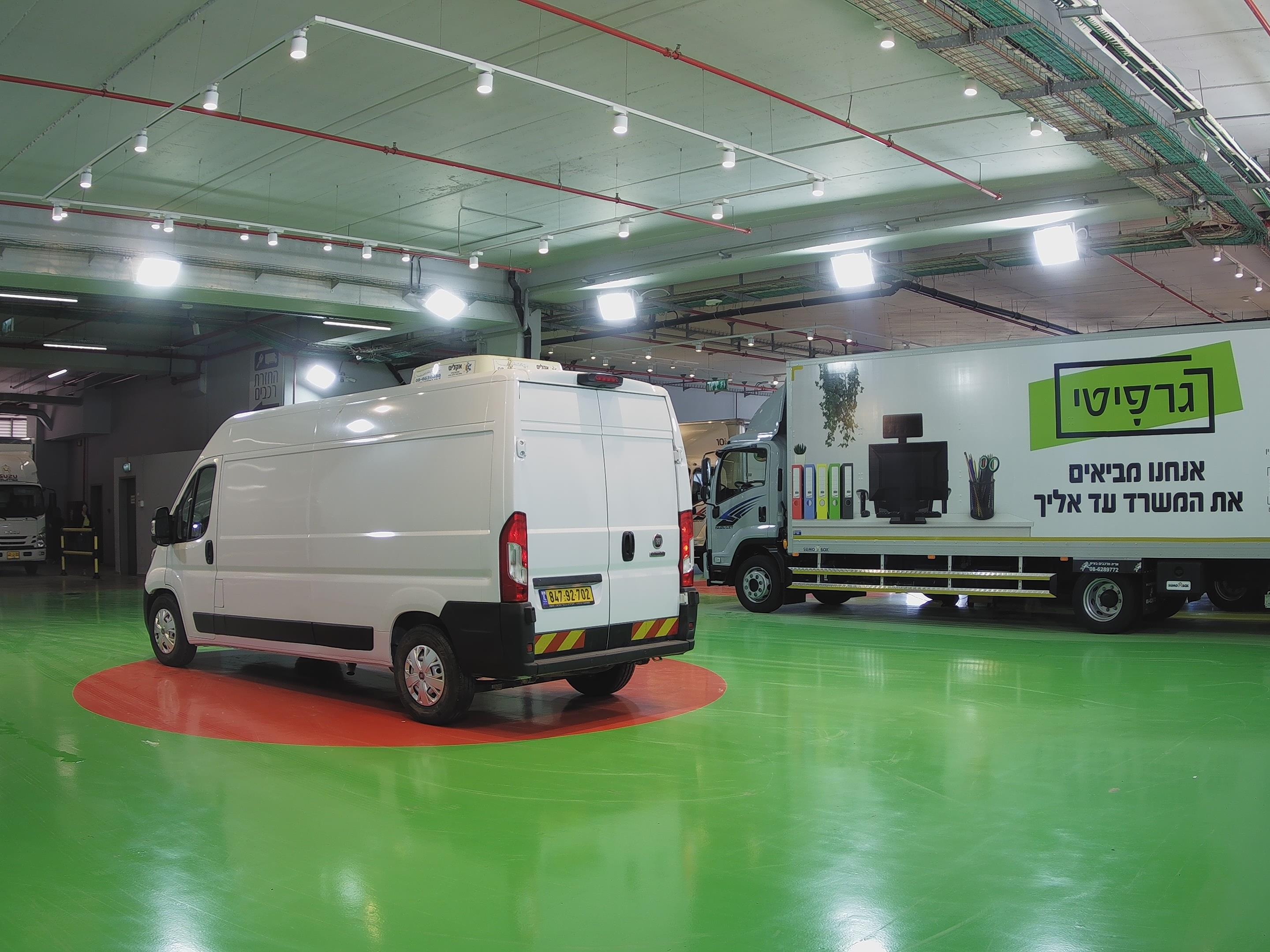 טון 3.5 ארגז סגור| איסוזו אתר מכירות משאיות יד שניה